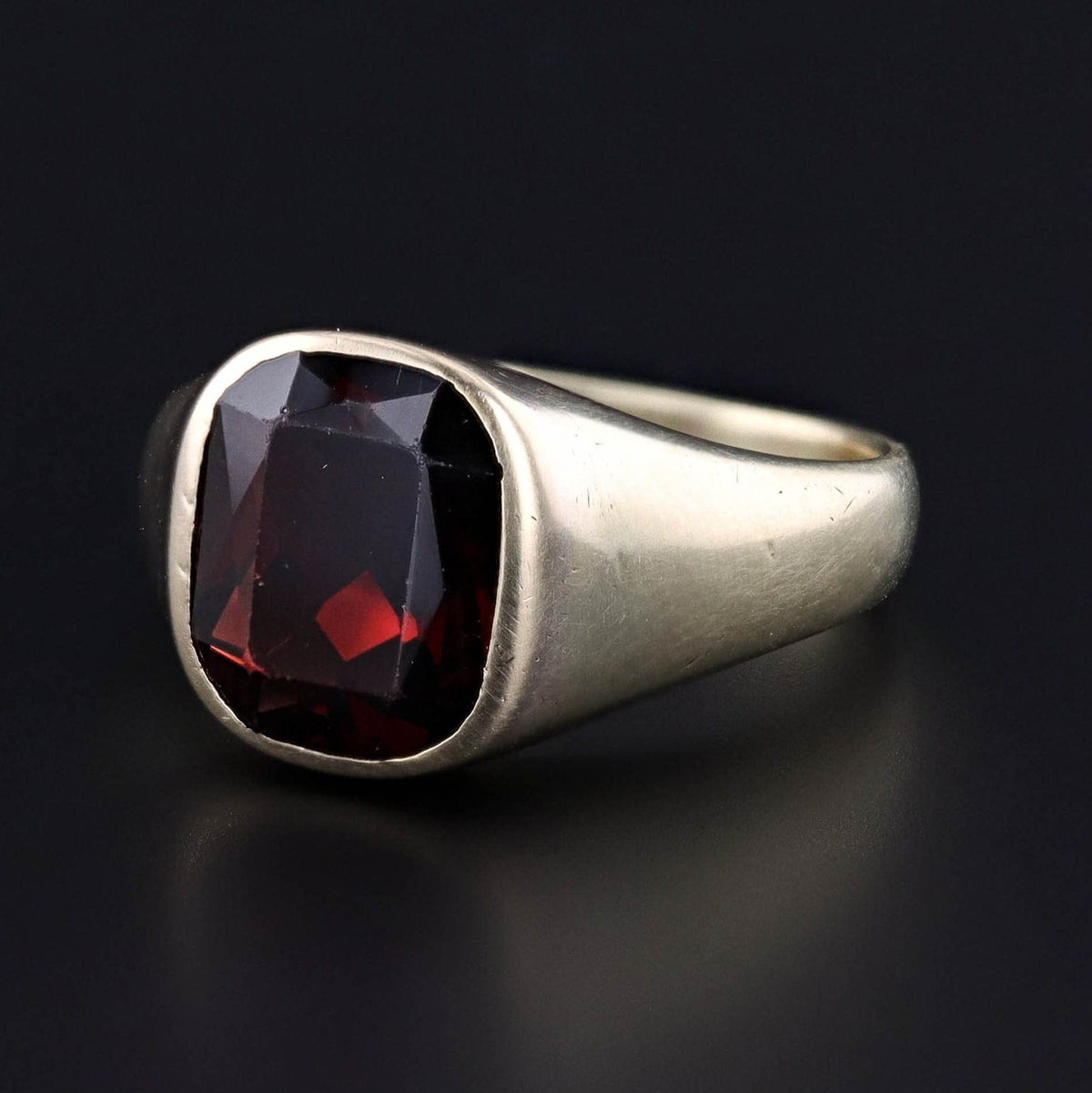 Vintage Garnet Ring of 14k Gold - Trademark Antiques