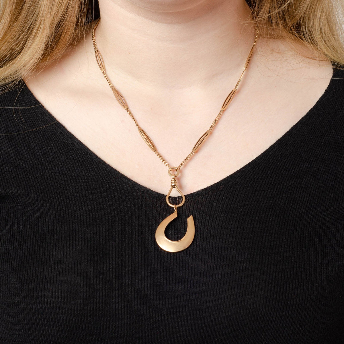 Vintage Horseshoe Pendant of 18k Gold - Trademark Antiques