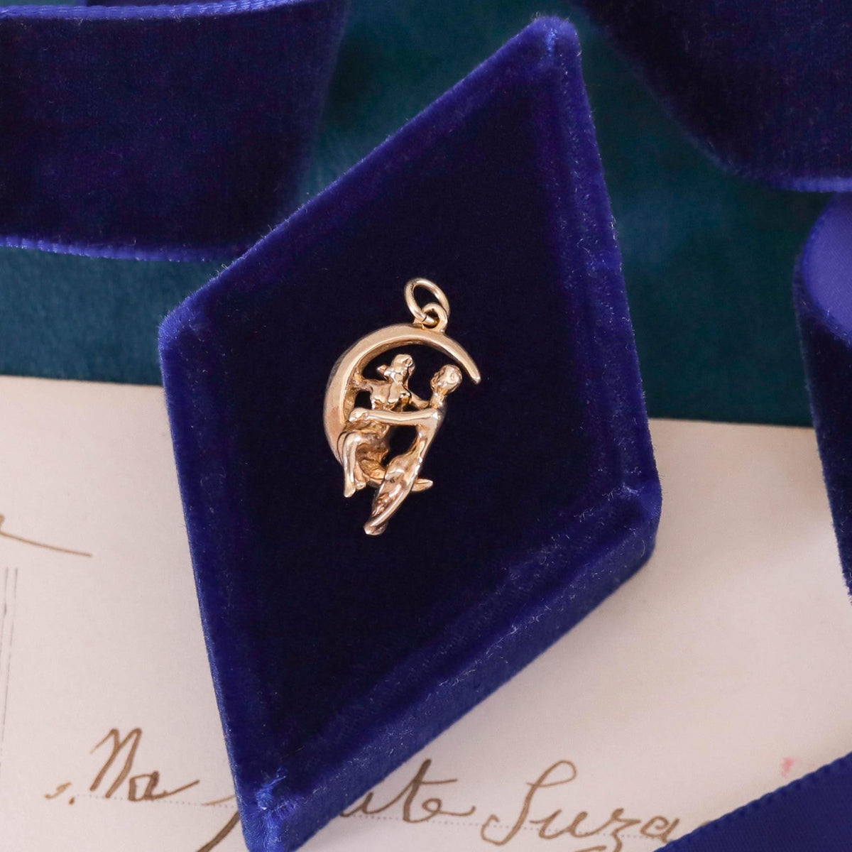 Vintage Kissing Couple on the Moon of 14k Gold - Trademark Antiques