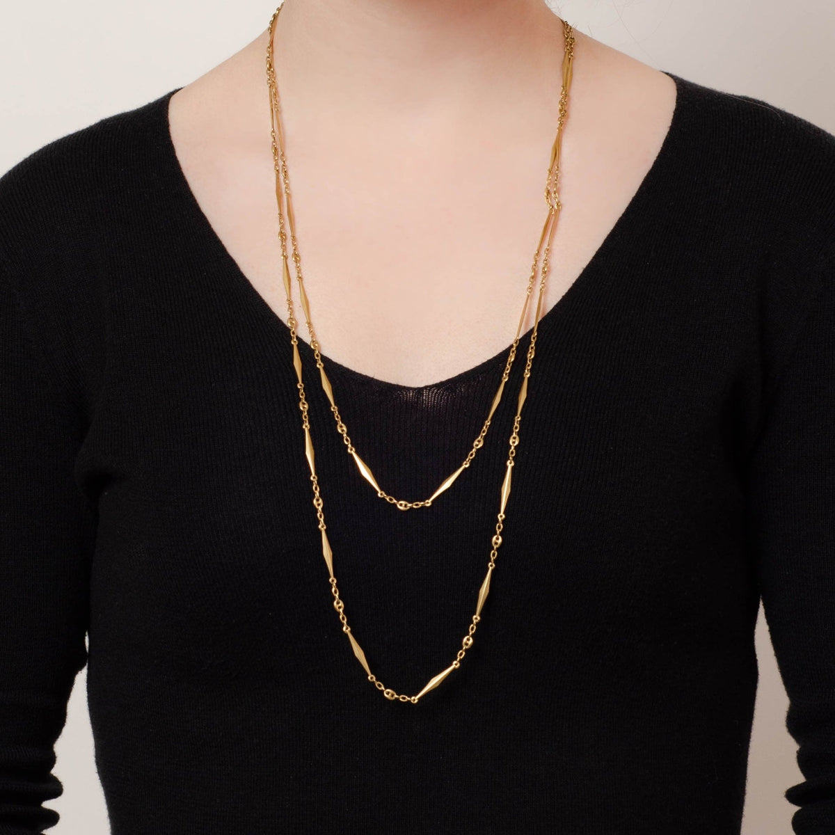 Vintage Long Chain Necklace of 18k Gold - Trademark Antiques