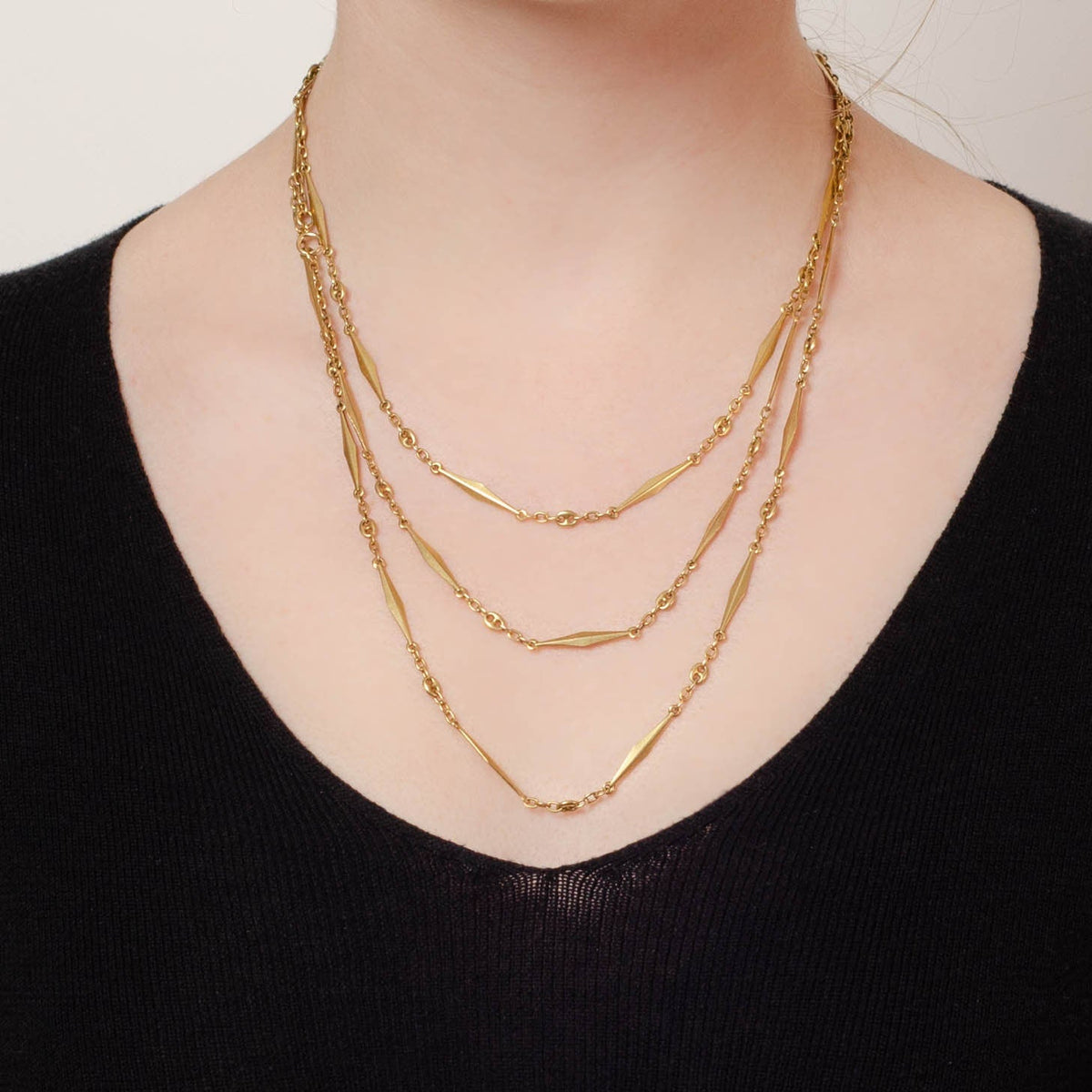 Vintage Long Chain Necklace of 18k Gold - Trademark Antiques