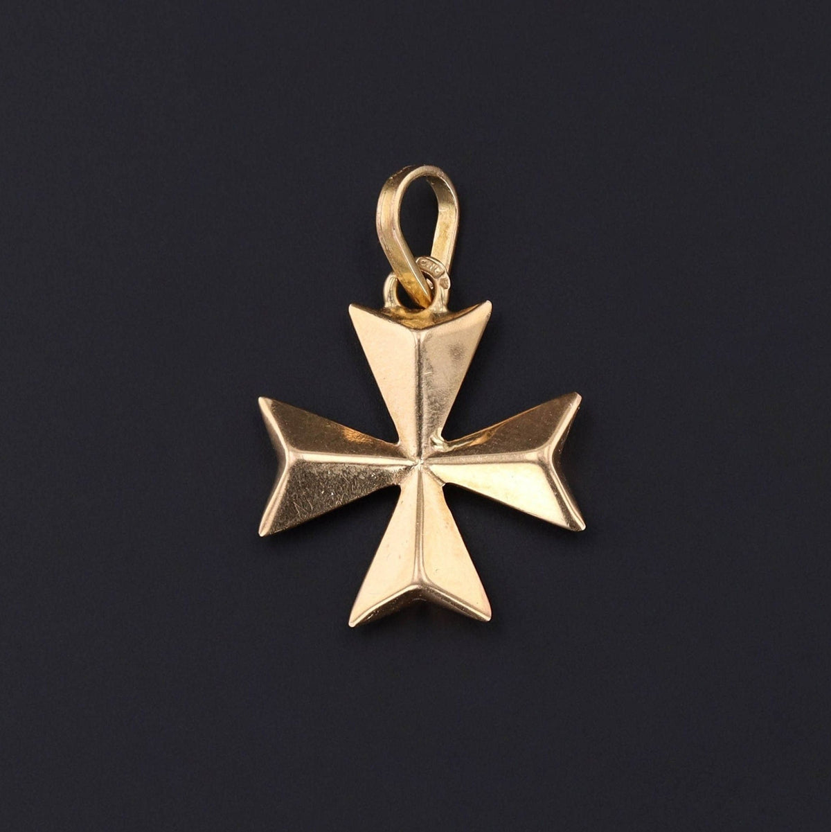 Vintage Maltese Cross Pendant of 18k Gold - Trademark Antiques
