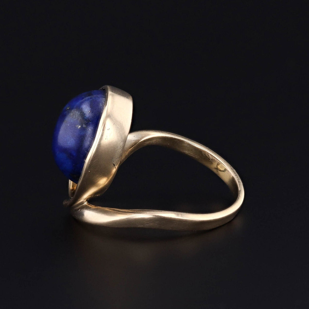 Vintage Modernist Lapis Ring of 14k Gold - Trademark Antiques