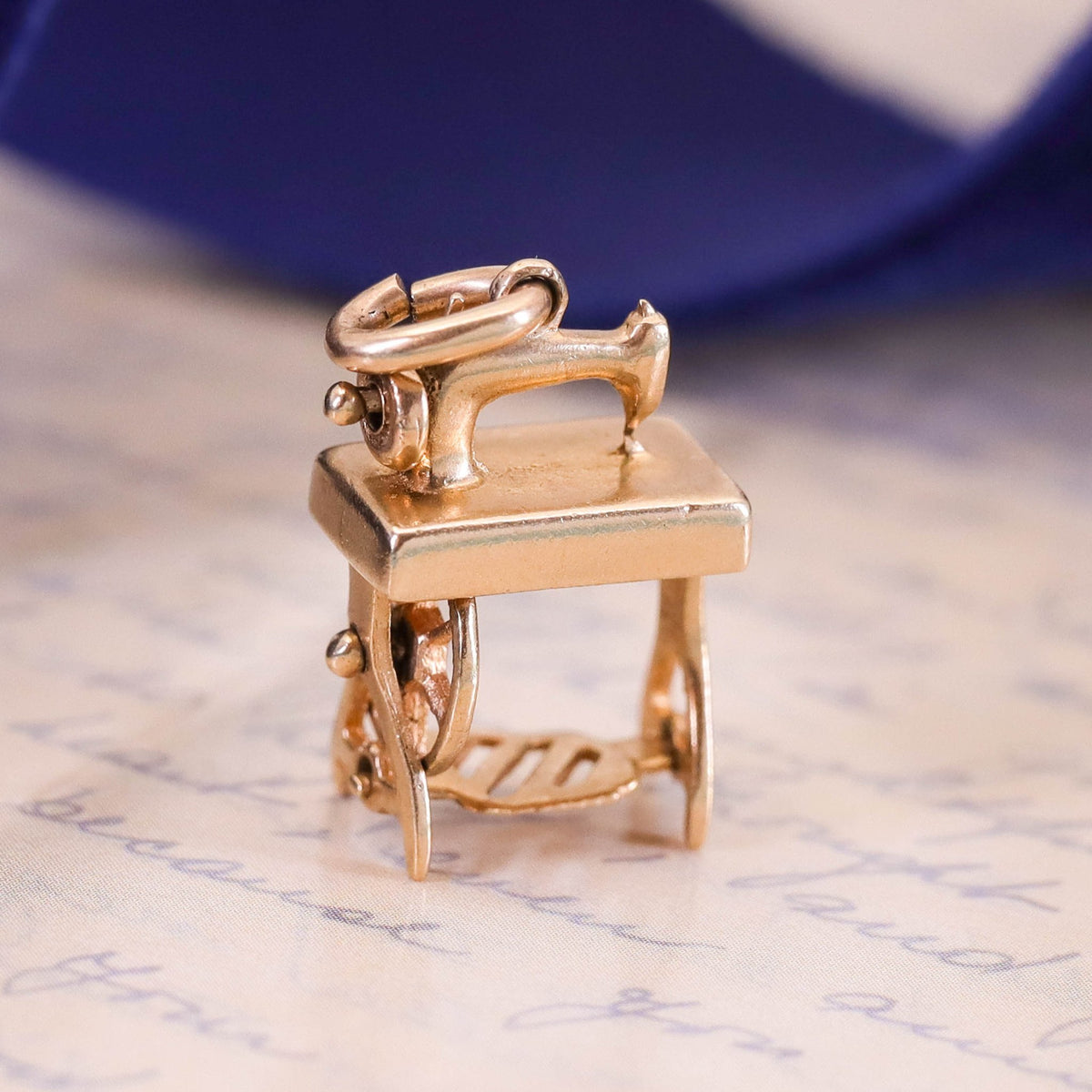 Vintage Moveable Sewing Machine Charm of 14k Gold - Trademark Antiques