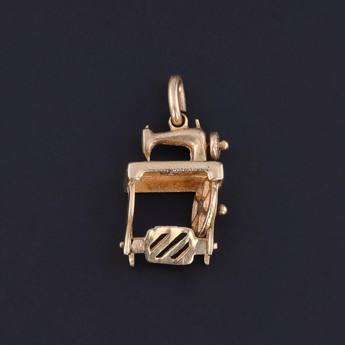 Vintage Moveable Sewing Machine Charm of 14k Gold - Trademark Antiques