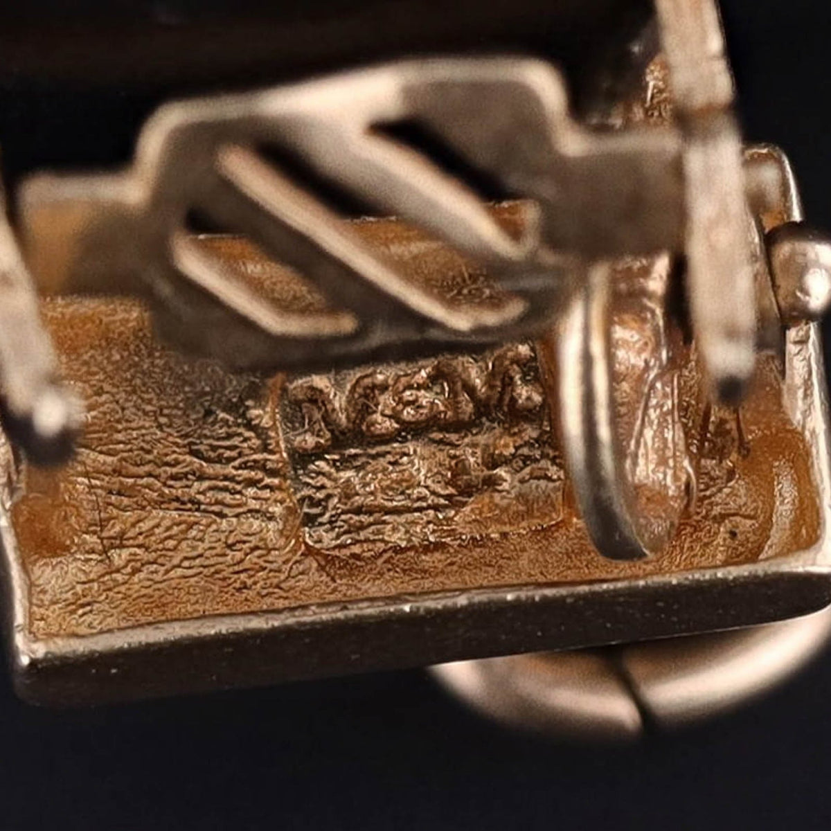 Vintage Moveable Sewing Machine Charm of 14k Gold - Trademark Antiques