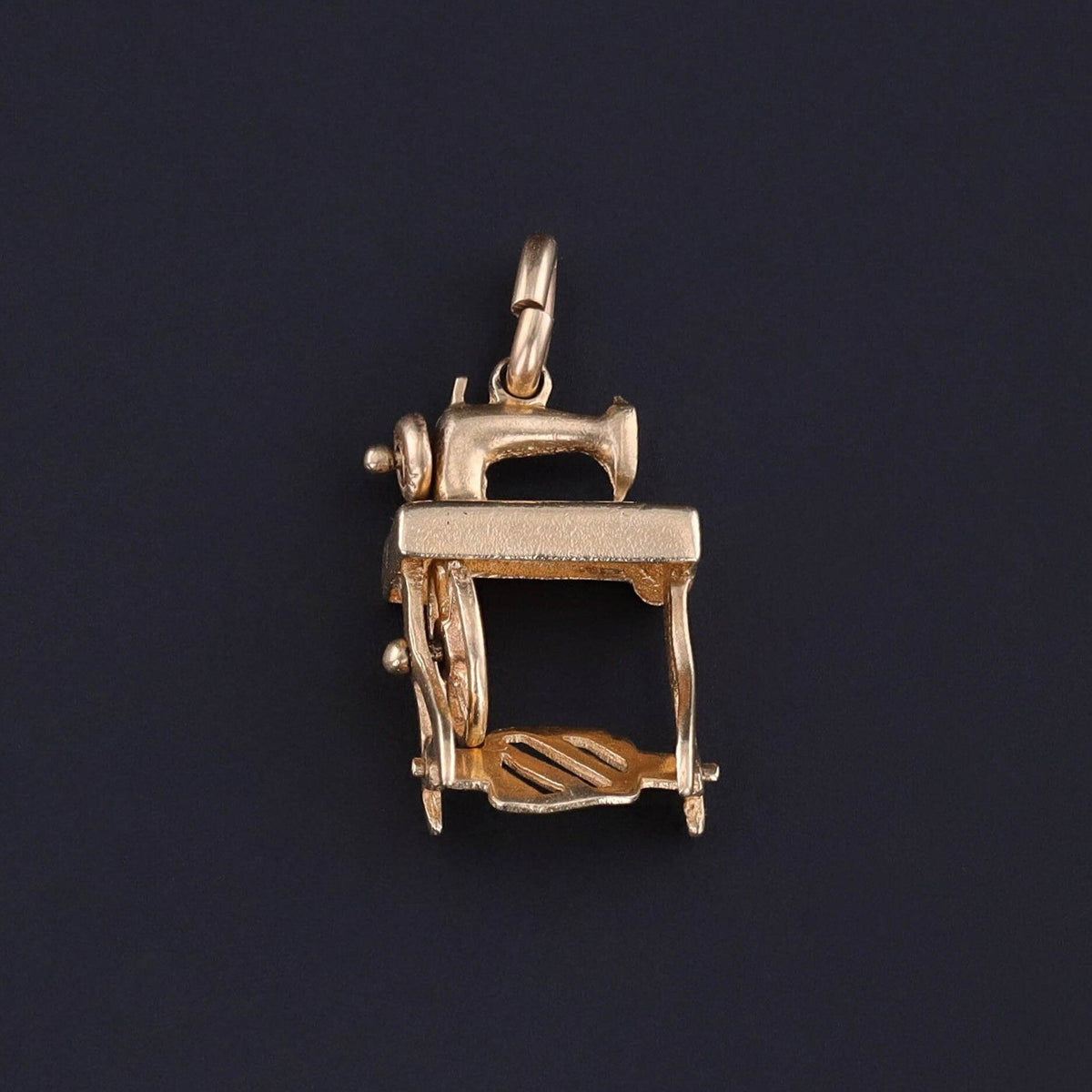 Vintage Moveable Sewing Machine Charm of 14k Gold - Trademark Antiques