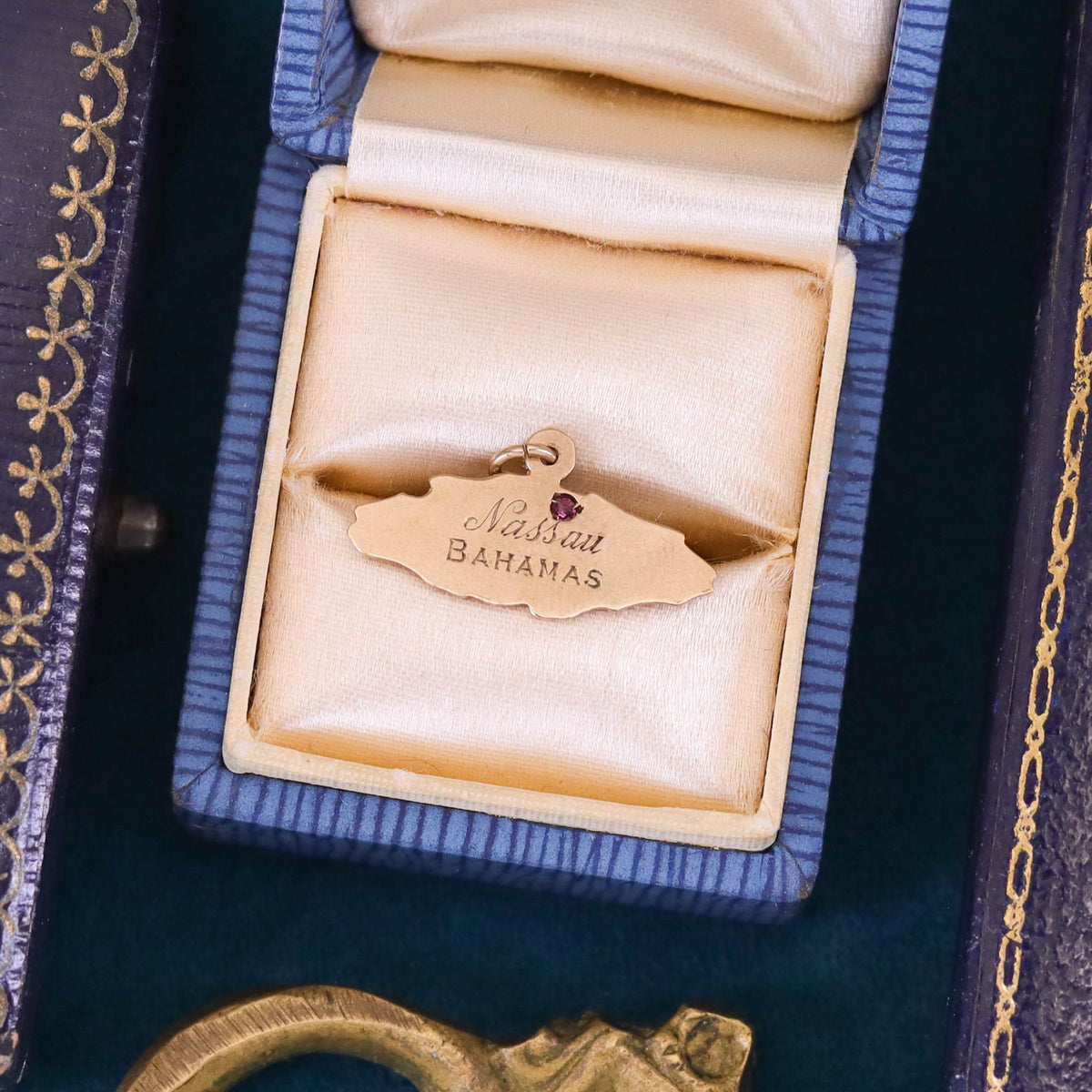 Vintage Nassau Bahamas Charm of 9ct Gold - Trademark Antiques