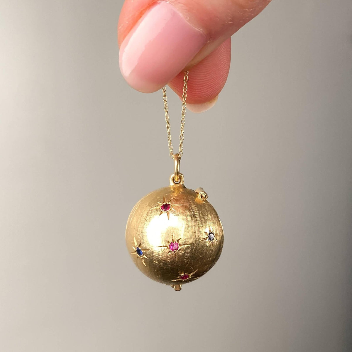 Vintage Orb Locket Pendant of 14k Gold - Trademark Antiques