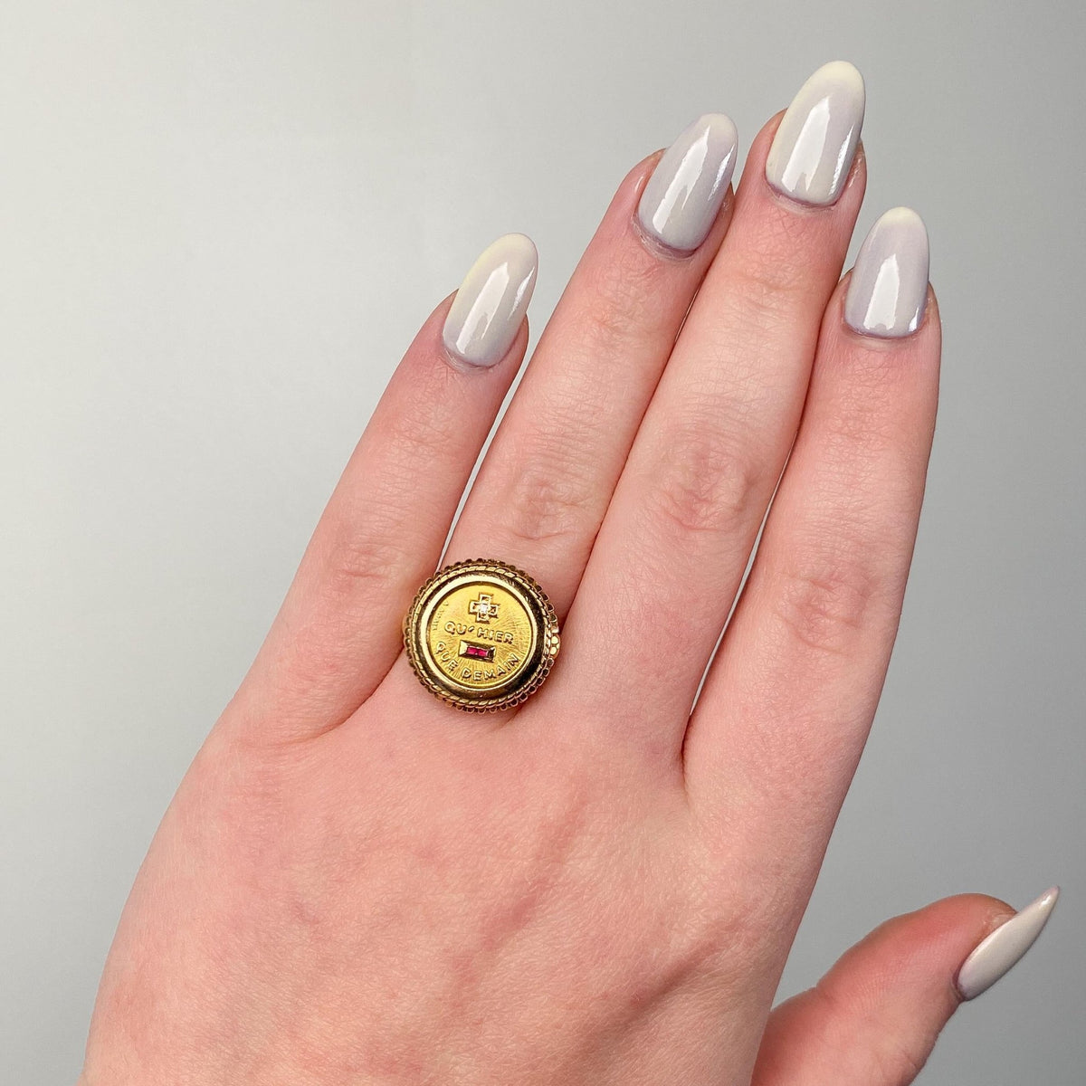 Vintage Qu'hier Que Demain Ring of 18k Gold - Trademark Antiques