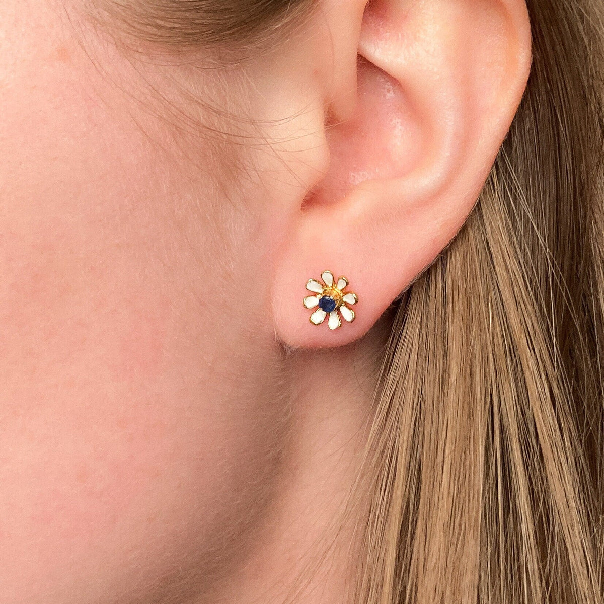 Vintage Sapphire Daisy Earrings of 14k Gold - Trademark Antiques