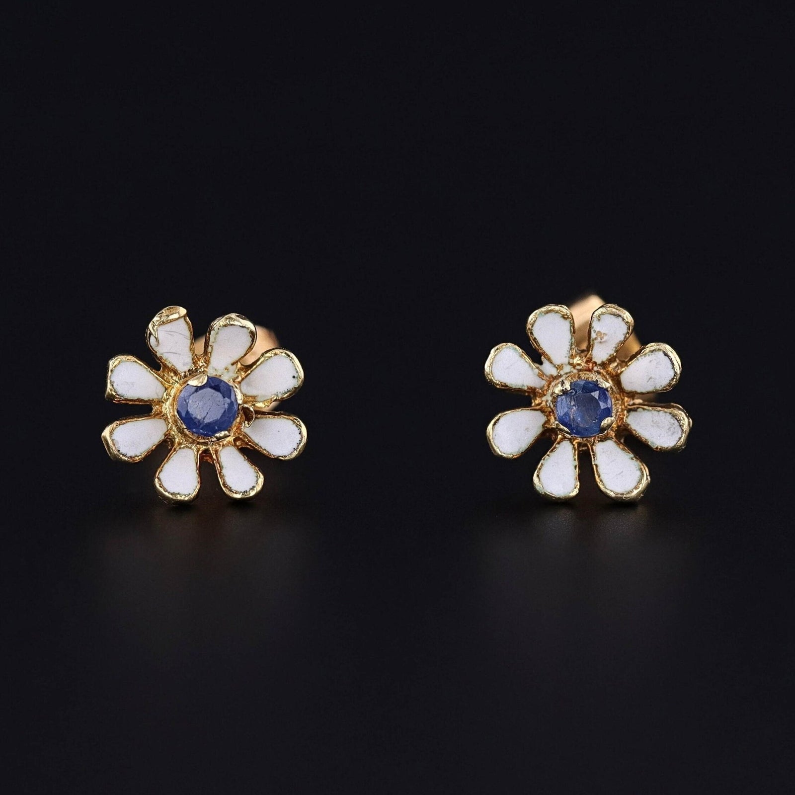 Vintage Sapphire Daisy Earrings of 14k Gold - Trademark Antiques