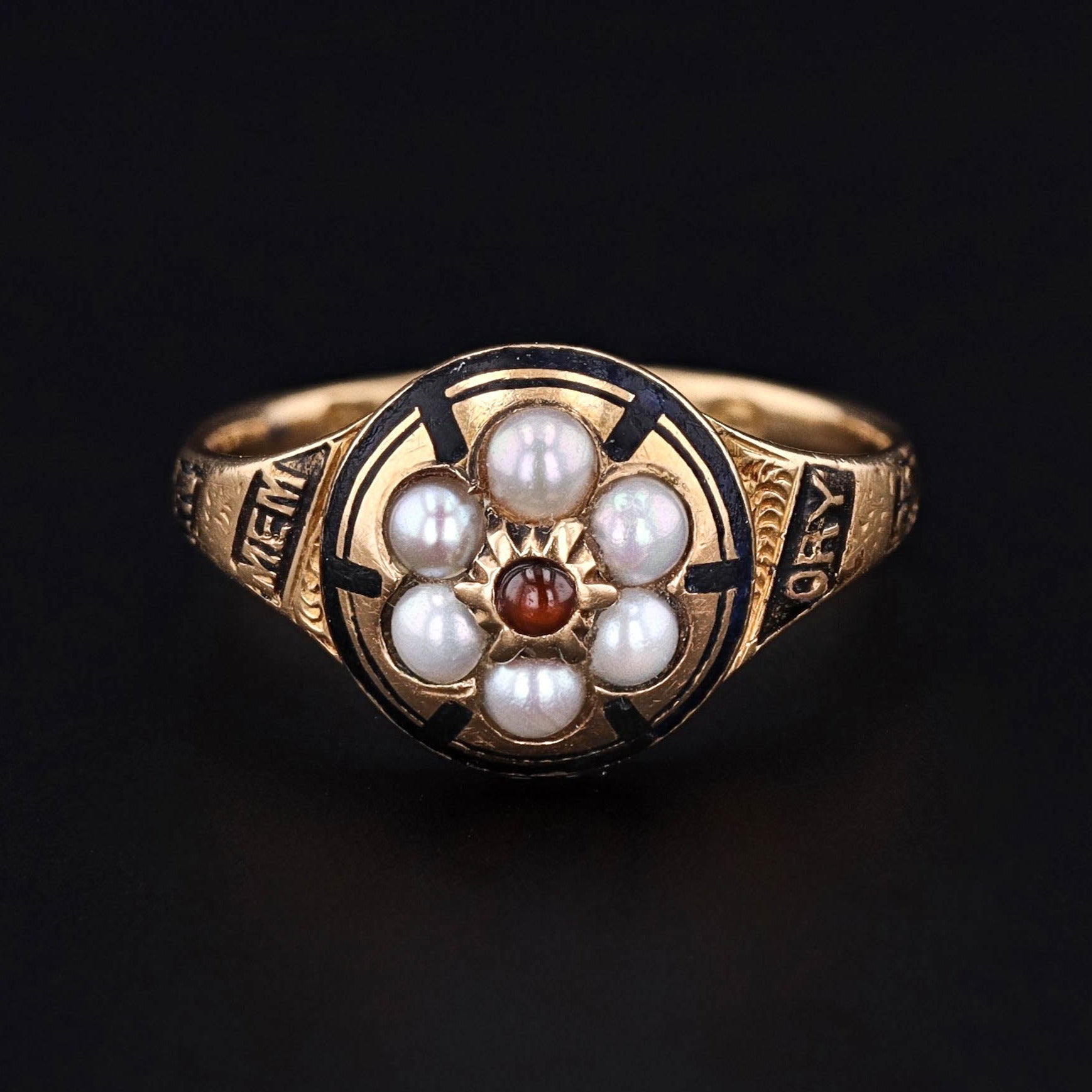 Antique Pearl Mourning Ring of 18k Gold