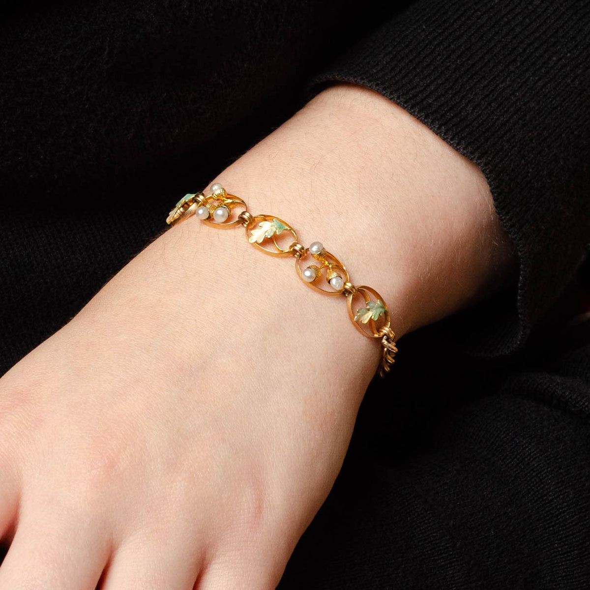 Antique Acorn and Oak Leaf Enamel Bracelet of 18k Gold - Trademark Antiques