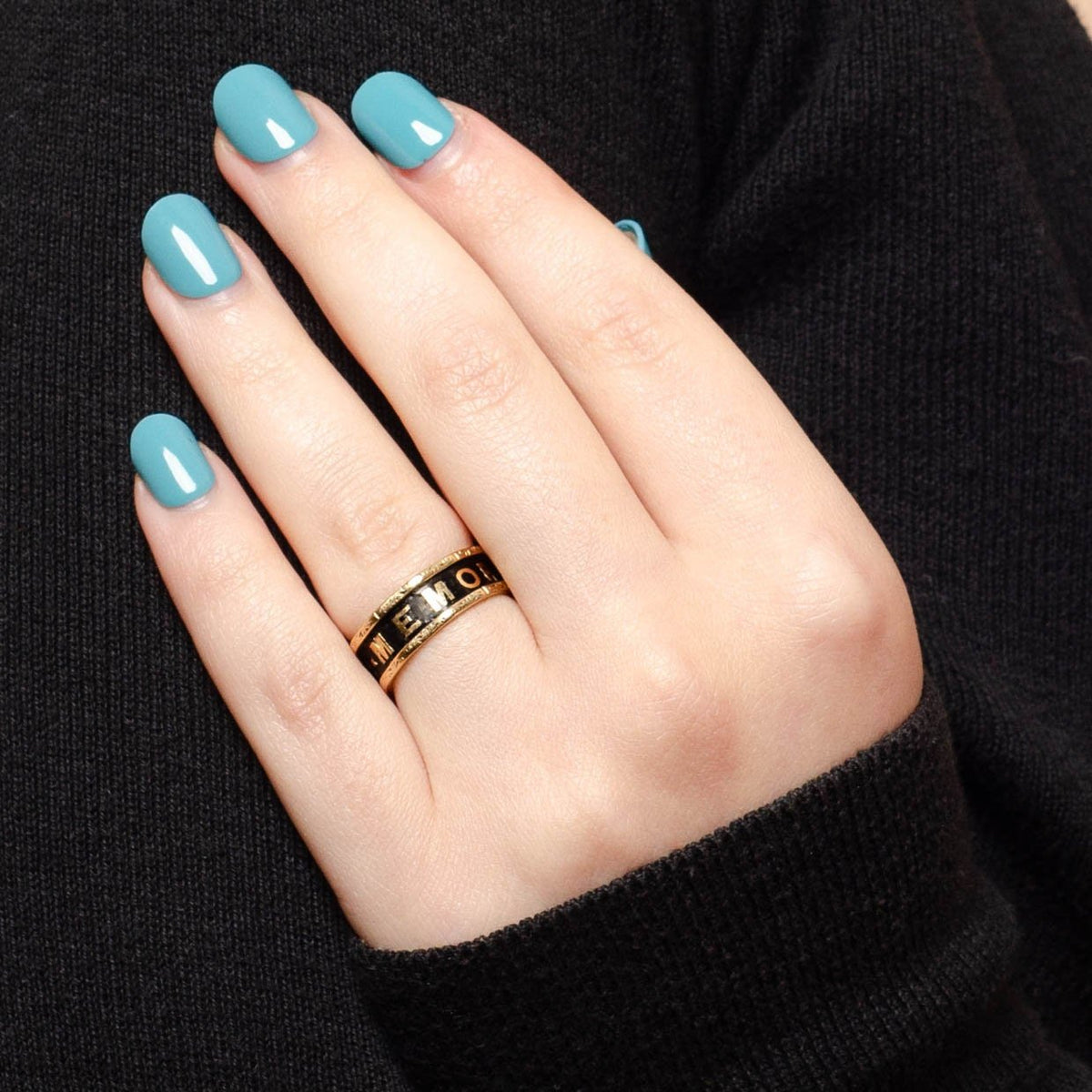Antique Black Enamel 'In Memory Of' Mourning Ring of 18k Gold - Trademark Antiques