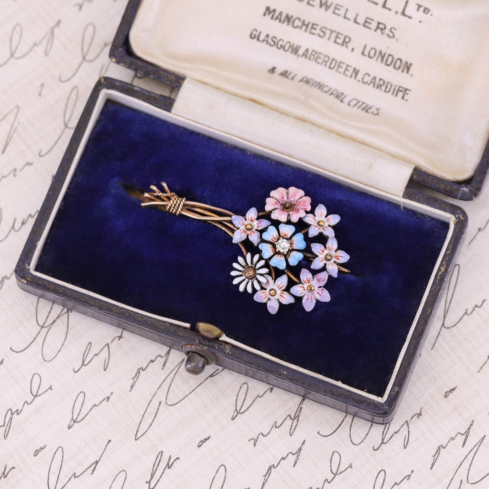 Antique Bouquet Brooch of 18k Gold - Trademark Antiques