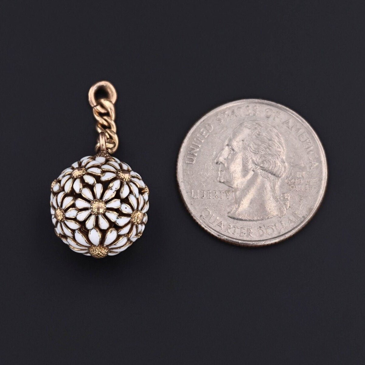 Antique Daisy Pendant of 14k Gold - Trademark Antiques