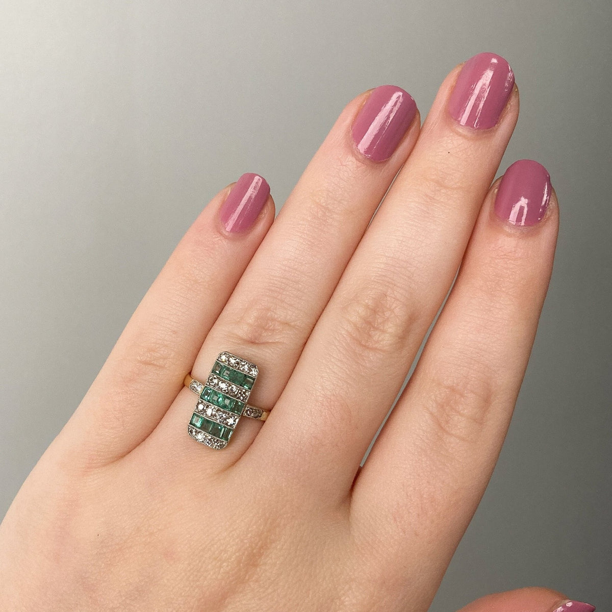 Antique Emerald and Diamond Ring of 18k Gold - Trademark Antiques