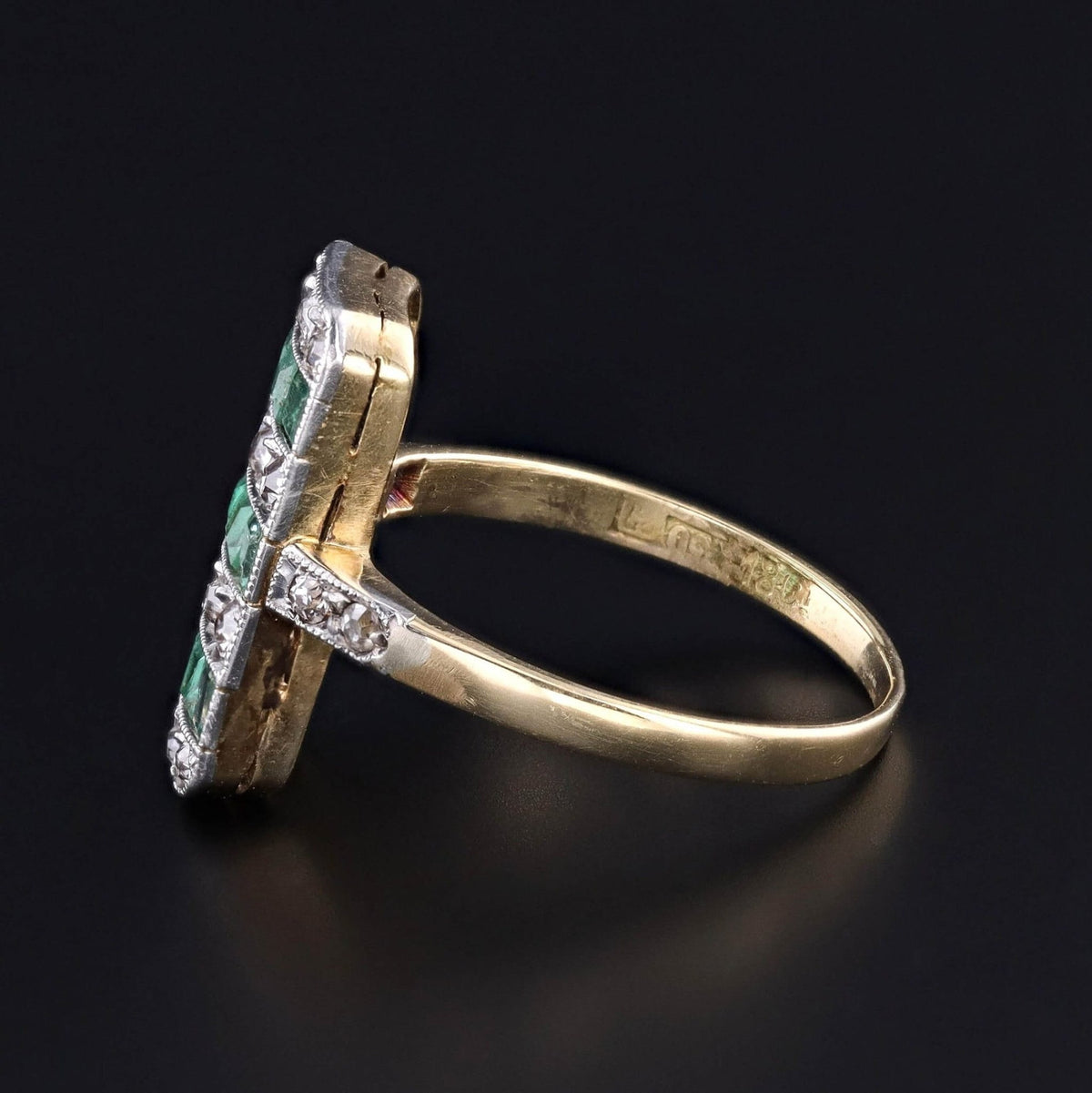 Antique Emerald and Diamond Ring of 18k Gold - Trademark Antiques