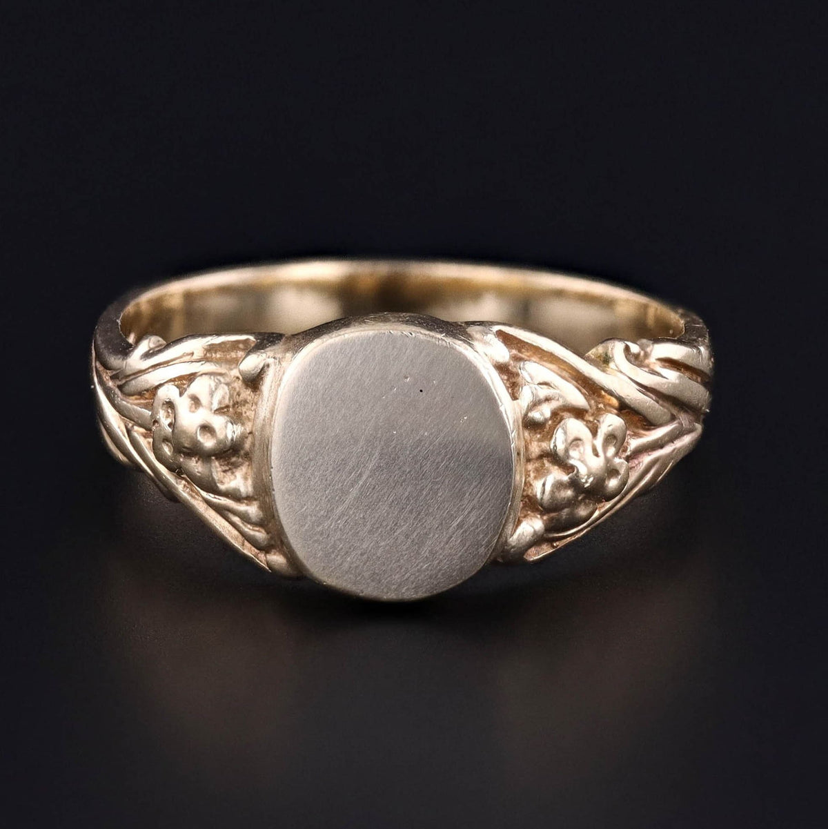 Antique Floral Signet Ring of 14k Gold - Trademark Antiques