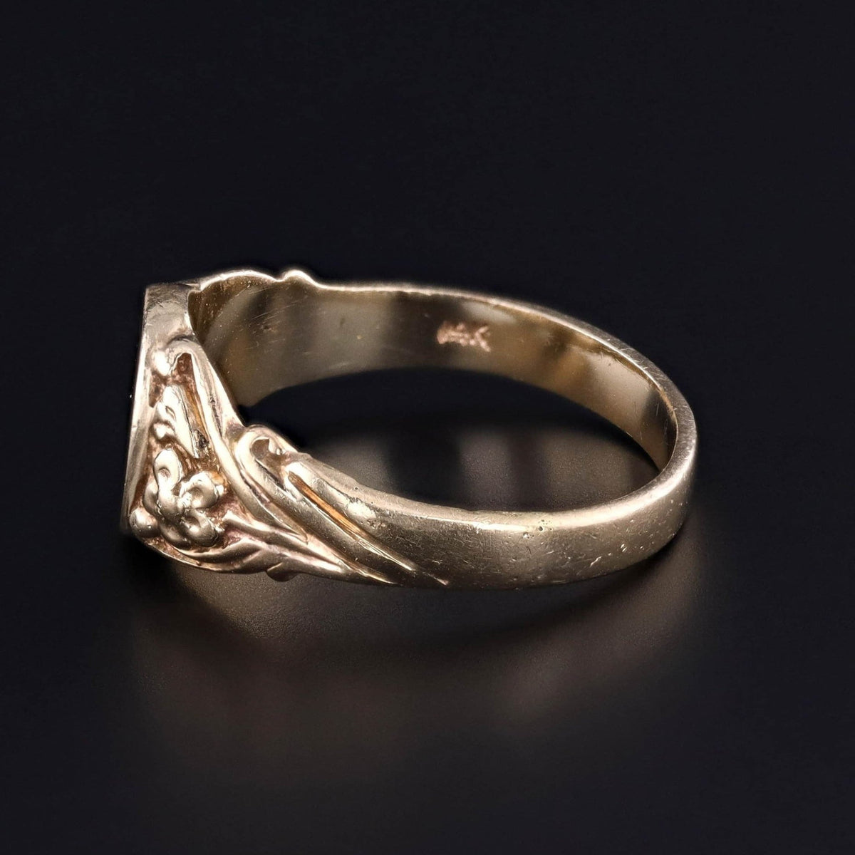 Antique Floral Signet Ring of 14k Gold - Trademark Antiques