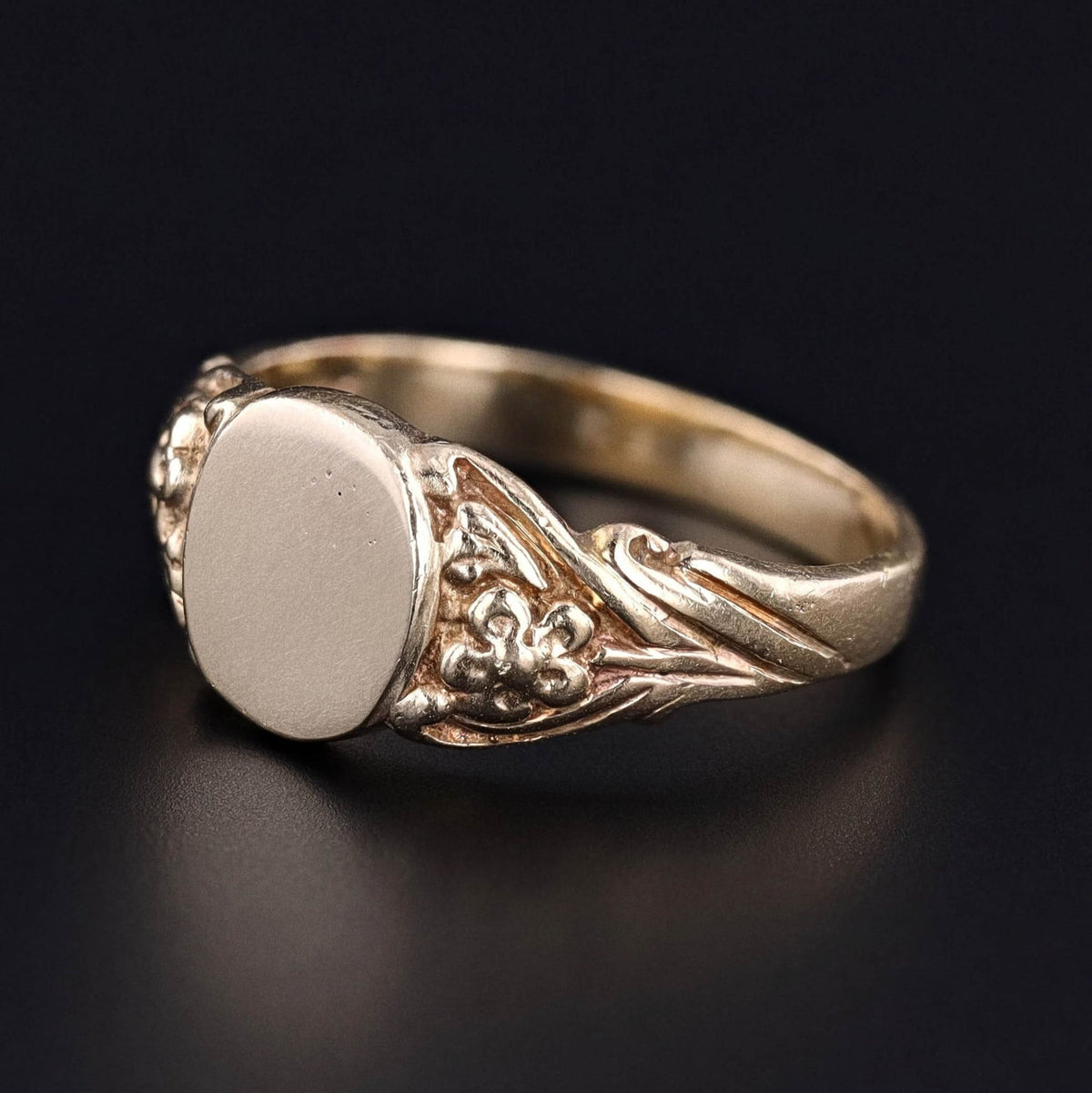 Antique Floral Signet Ring of 14k Gold - Trademark Antiques