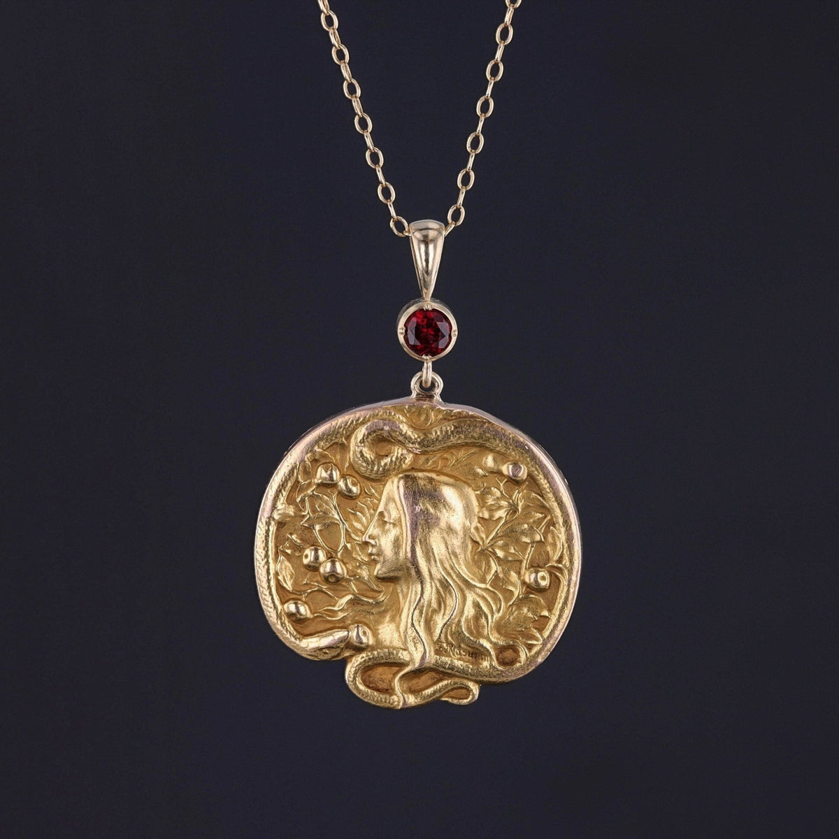Antique Garnet Eve Necklace of 18k Gold - Trademark Antiques