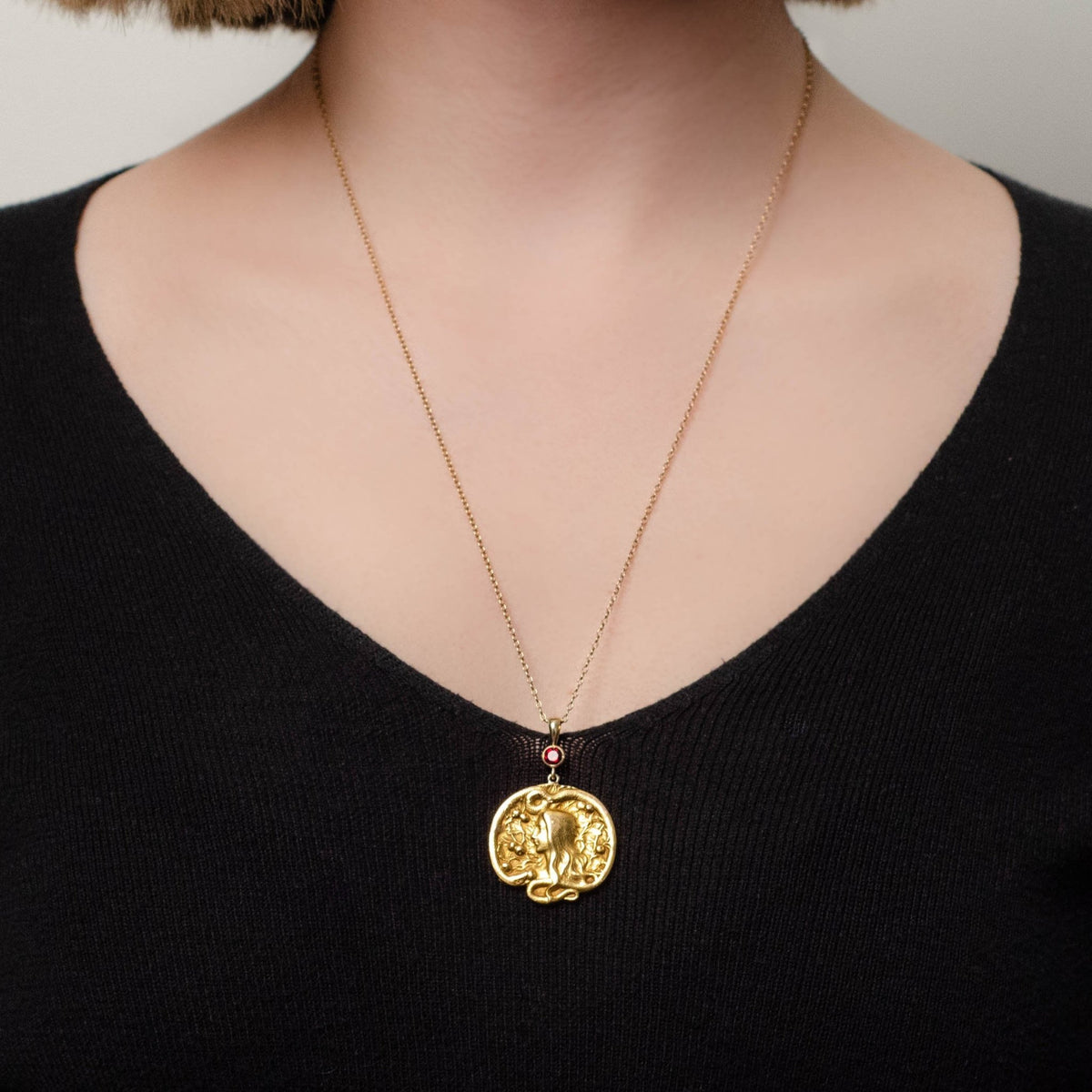 Antique Garnet Eve Necklace of 18k Gold - Trademark Antiques