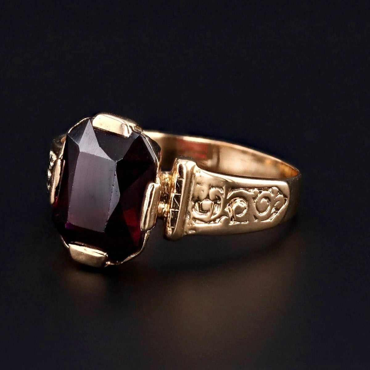 Antique Garnet Ring | 14k Gold Garnet Ring - Trademark Antiques
