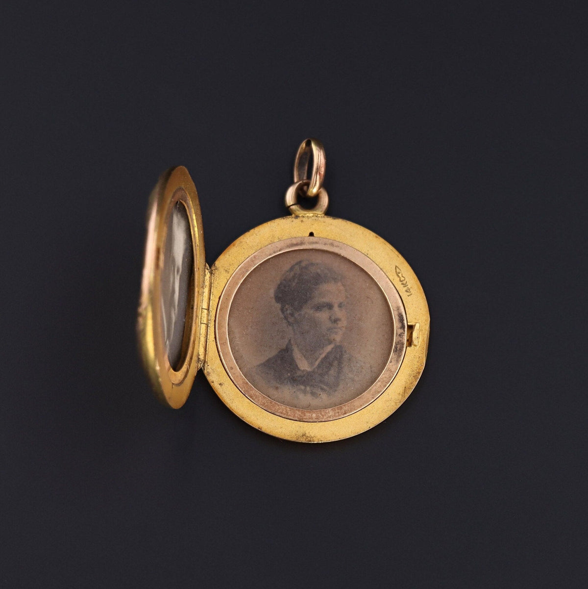 Antique Gold Locket | Art Nouveau Lady Locket - Trademark Antiques