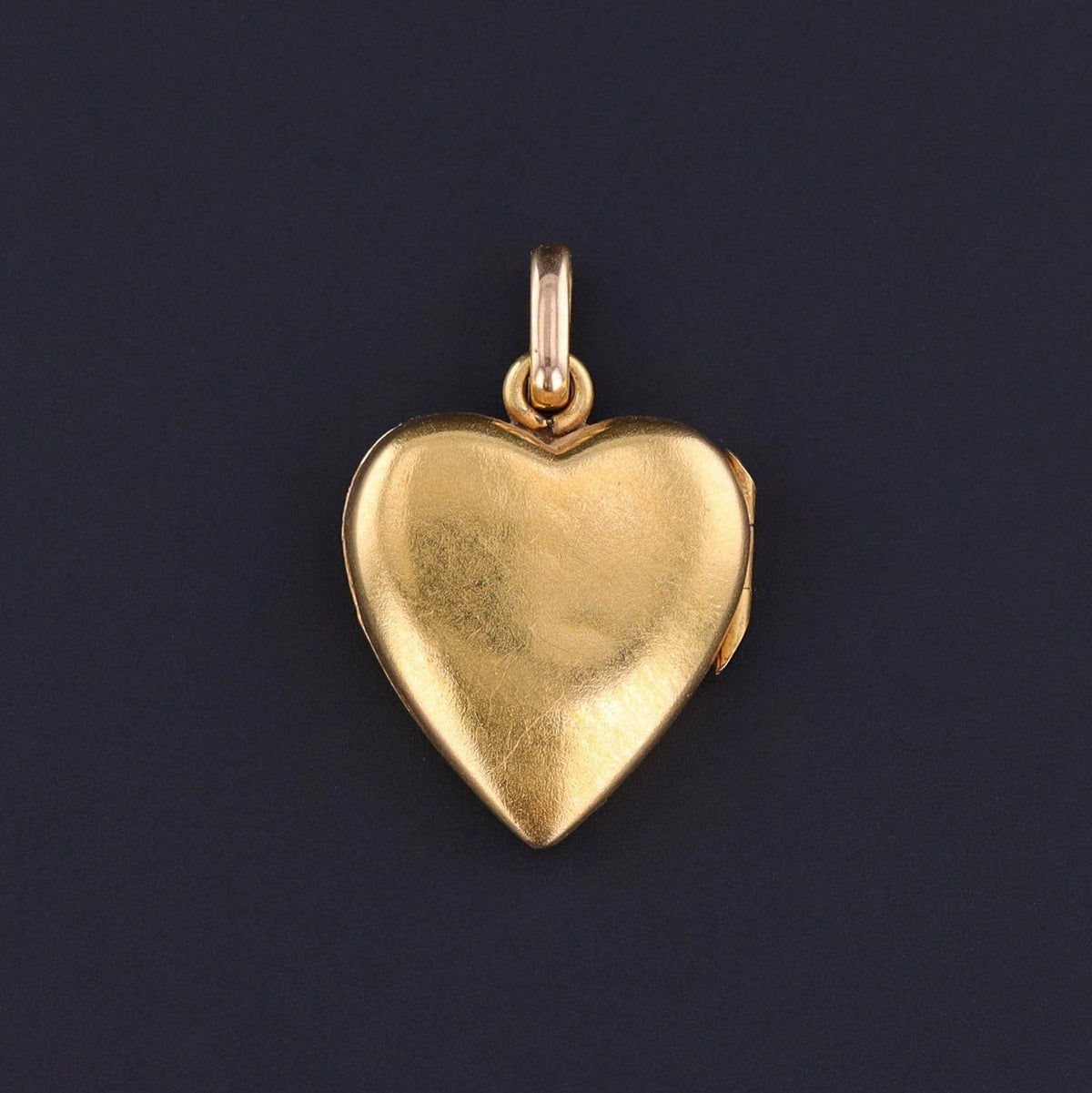 Antique Heart Locket of 18k Gold - Trademark Antiques