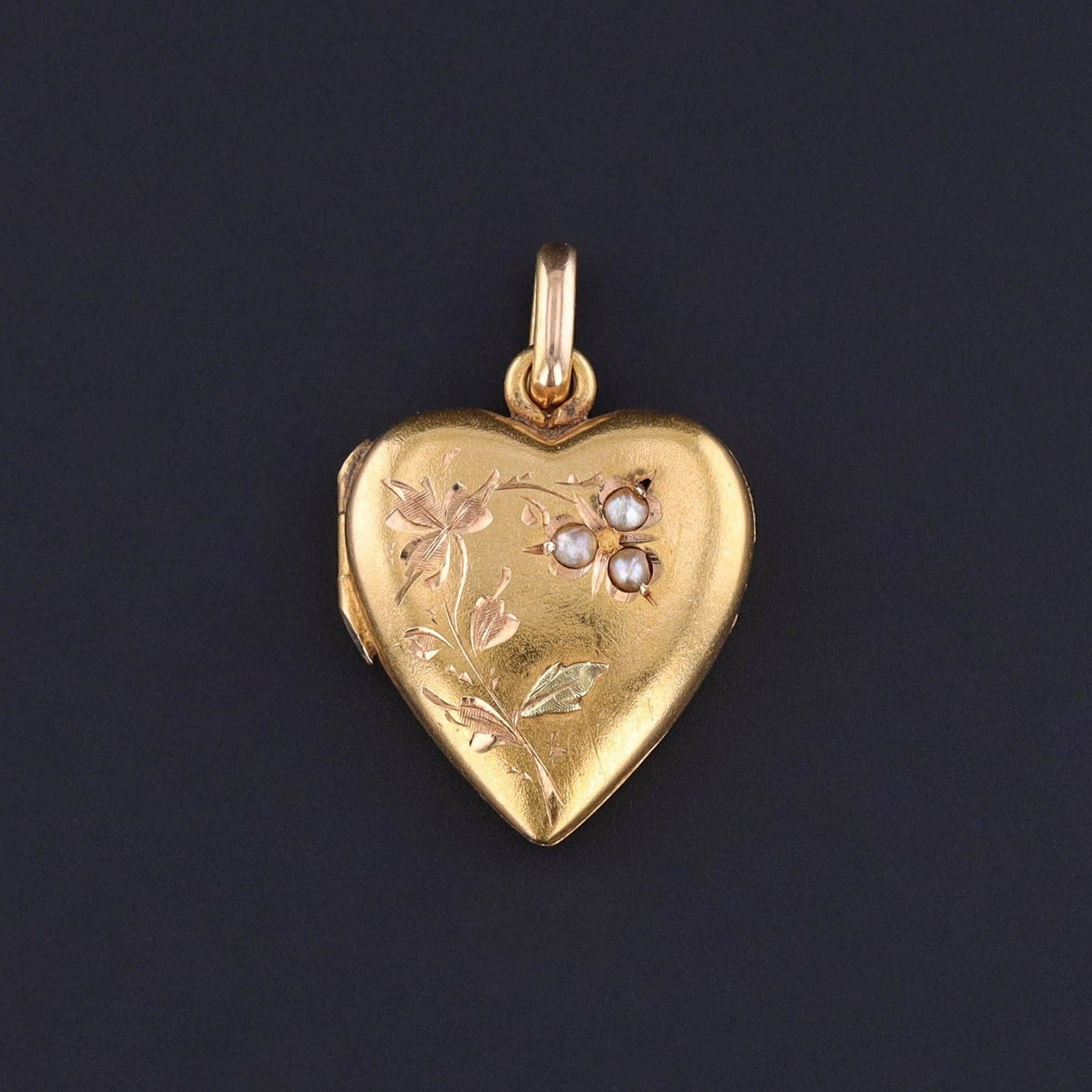 Antique Heart Locket of 18k Gold - Trademark Antiques