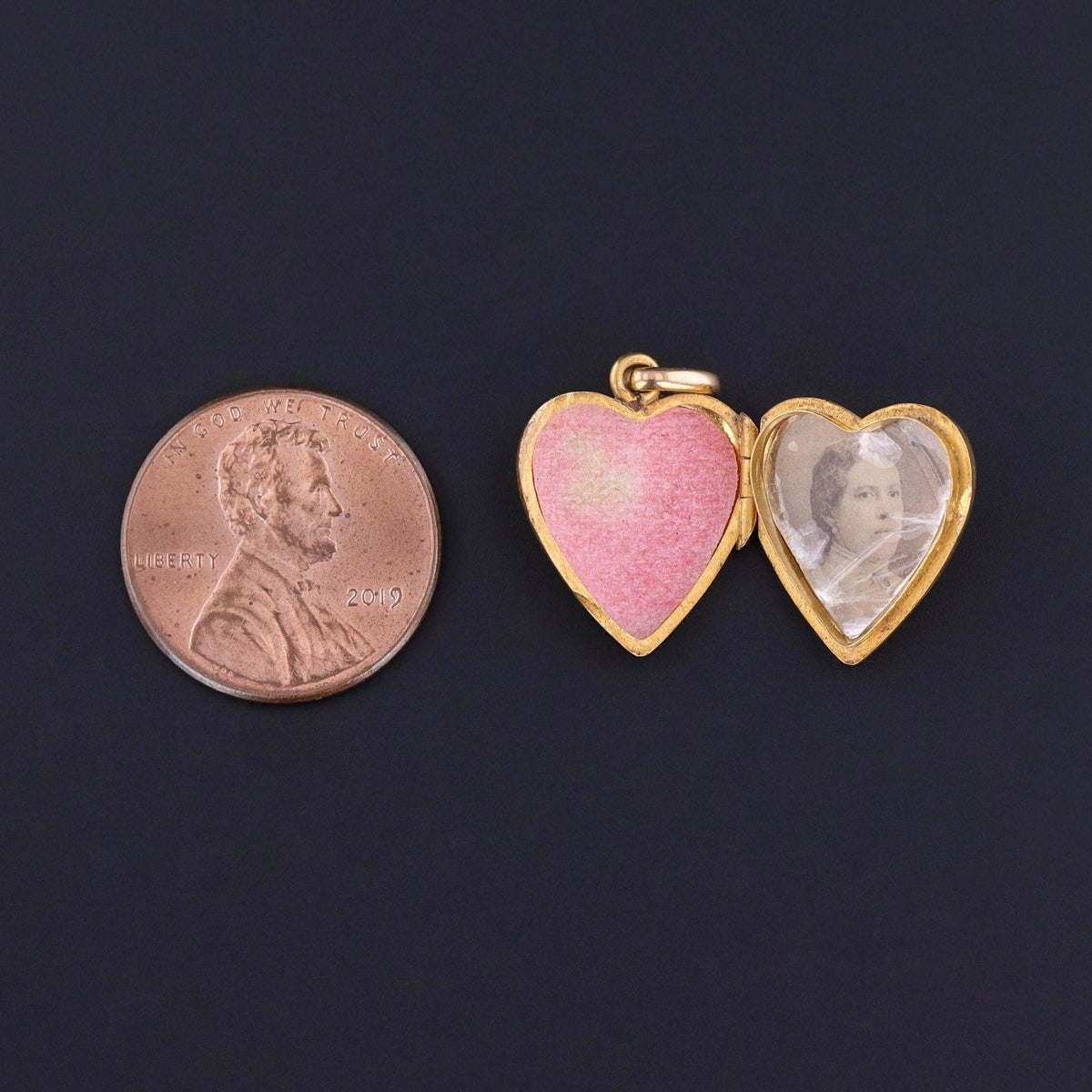 Antique Heart Locket of 18k Gold - Trademark Antiques