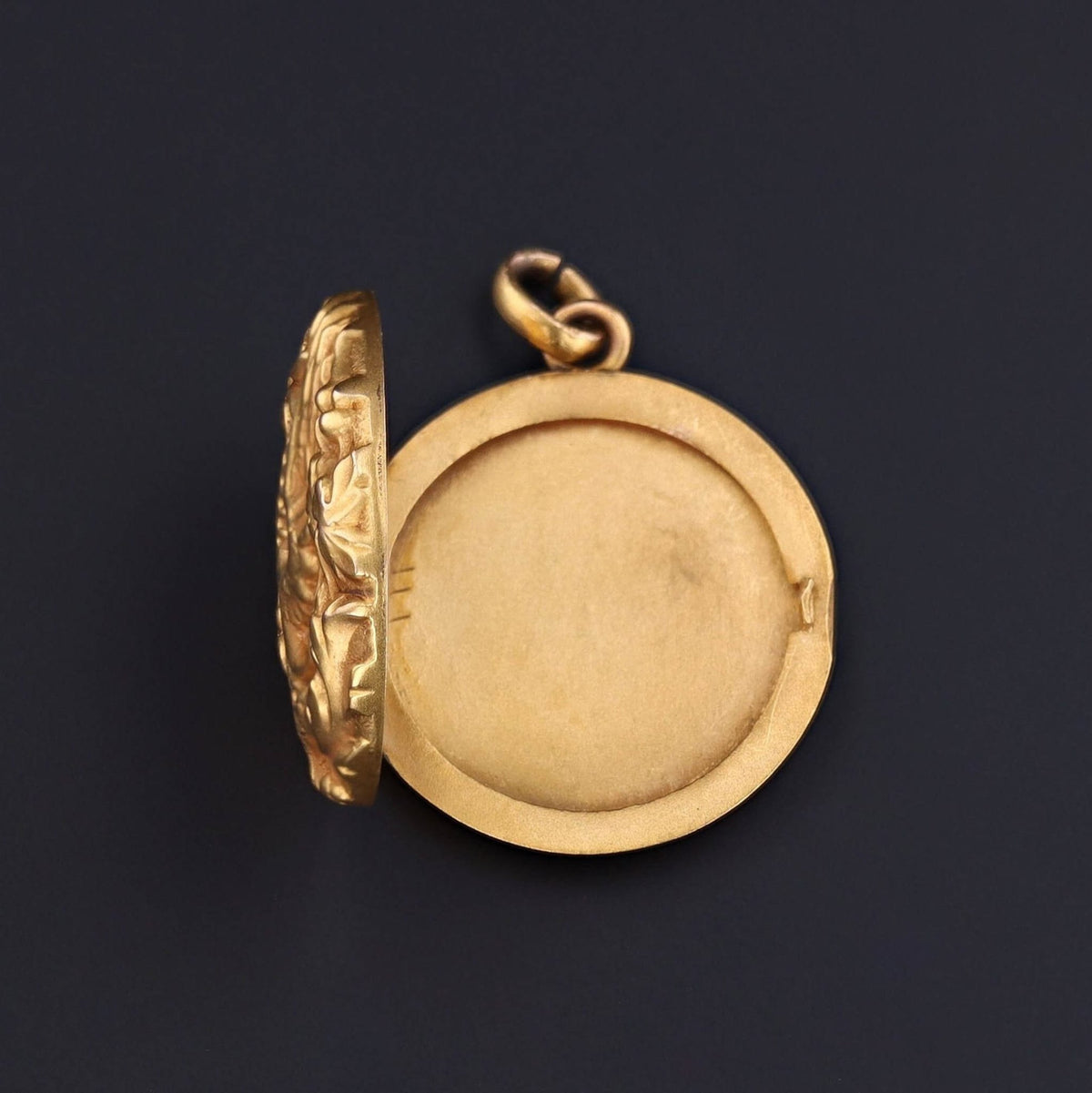Antique Locket | Art Nouveau Locket - Trademark Antiques