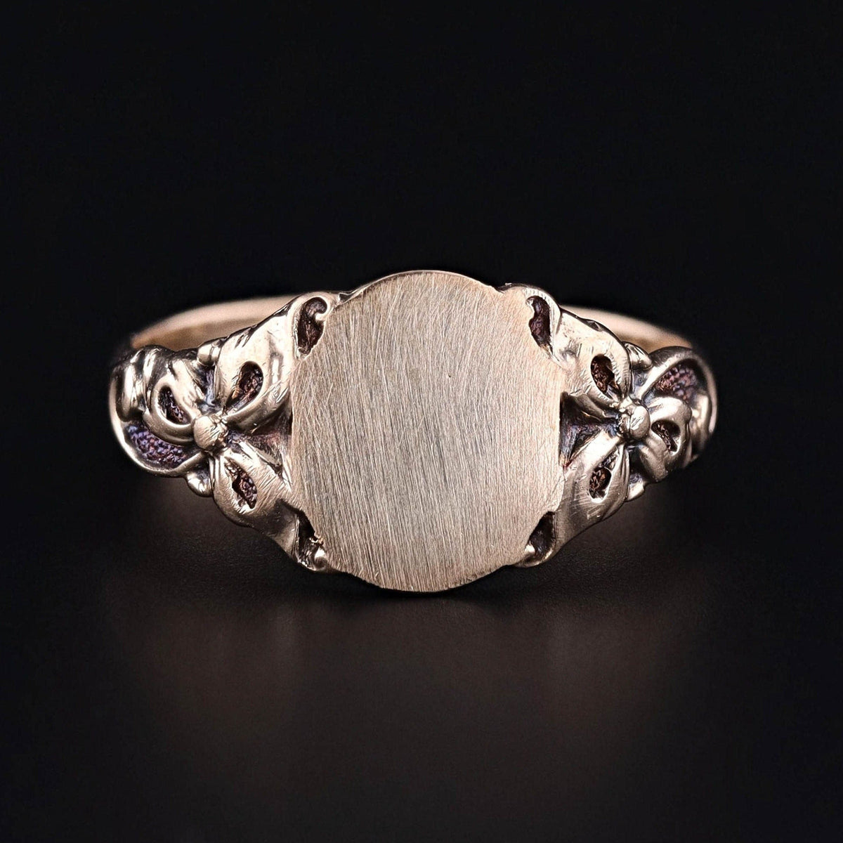 Antique Signet Ring of 10k Gold - Trademark Antiques