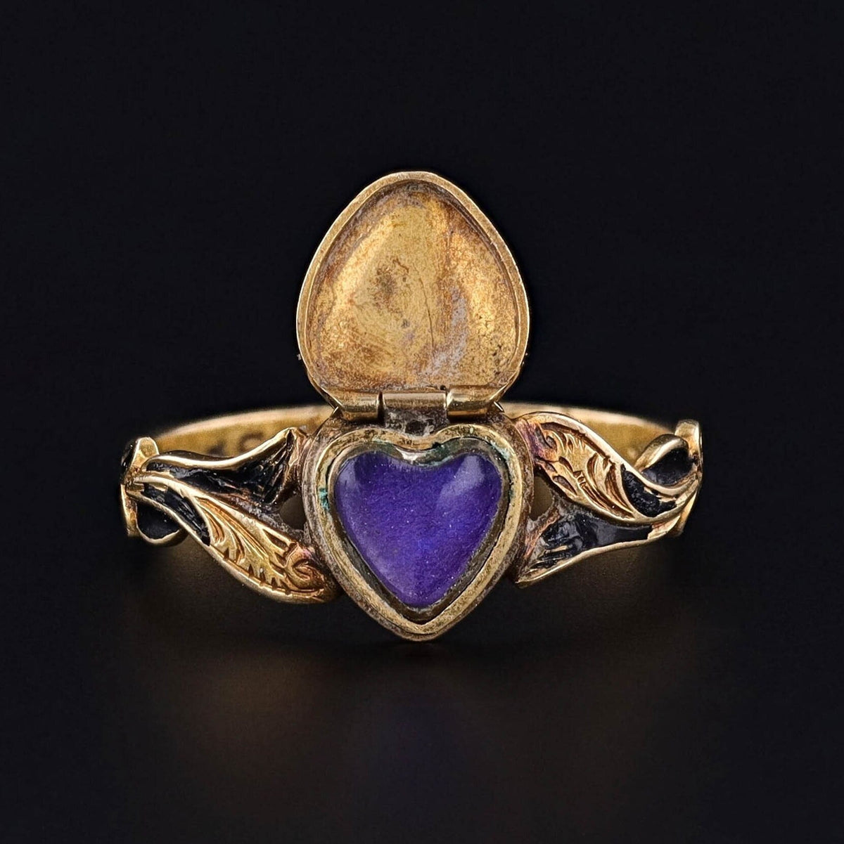 Antique Victorian Mourning Locket Ring of 18k Gold - Trademark Antiques