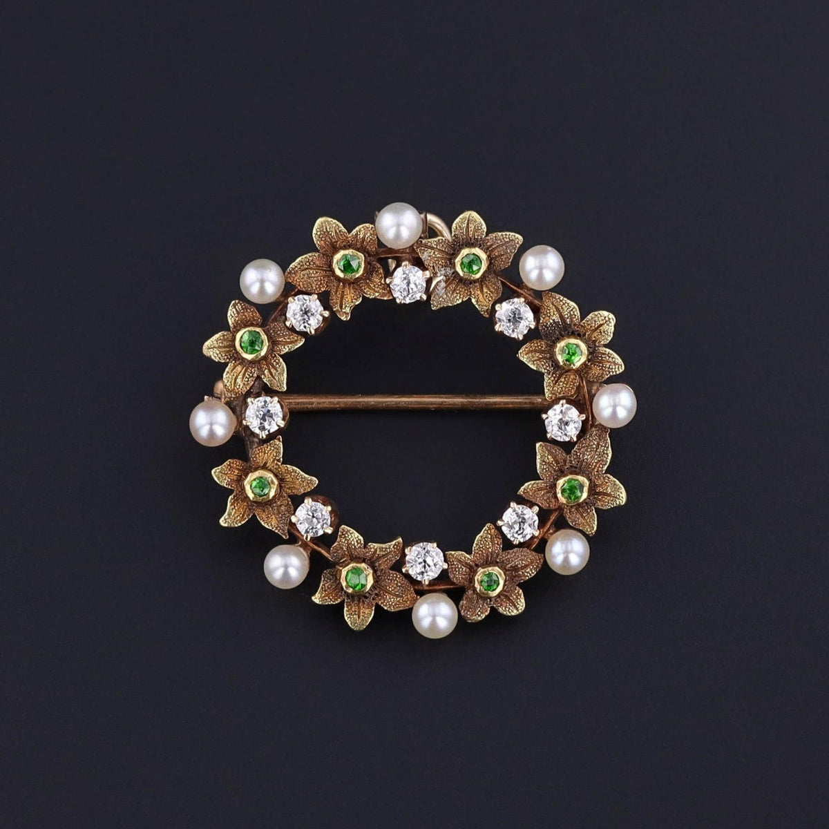 Antique Wreath Pendant Brooch of 14k Gold - Trademark Antiques