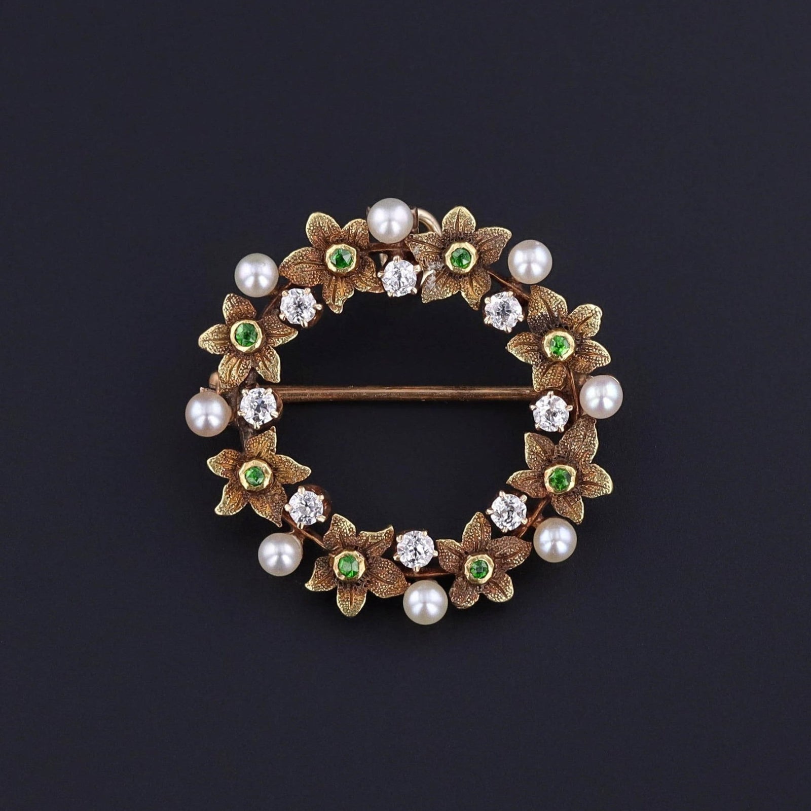 Antique Wreath Pendant Brooch of 14k Gold - Trademark Antiques