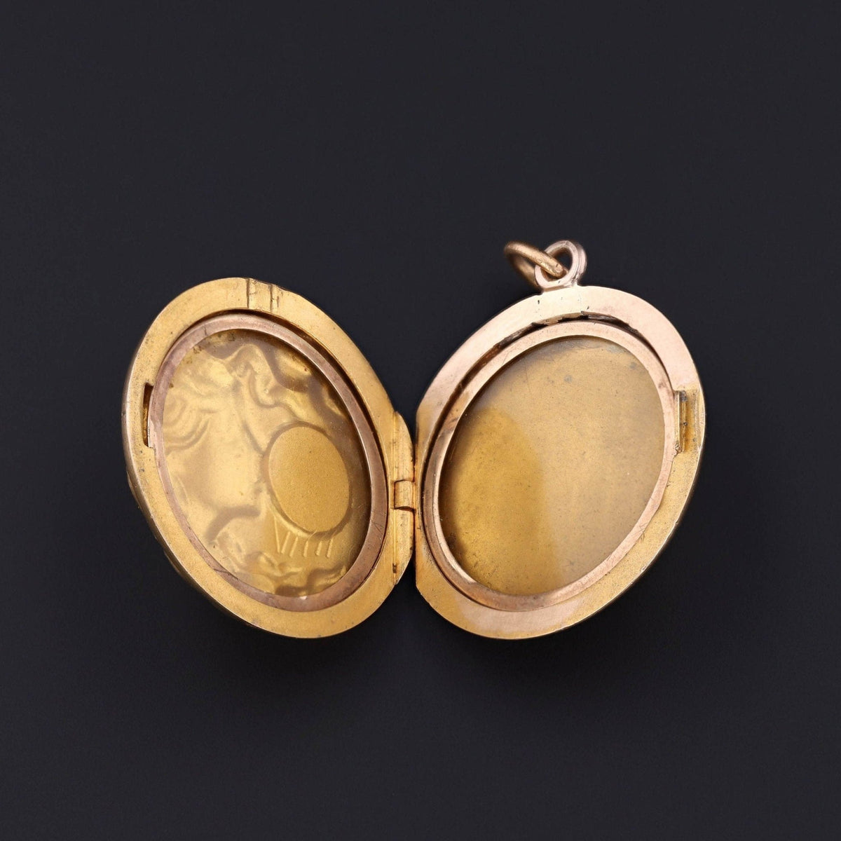 Art Nouveau Locket of 9ct Gold - Trademark Antiques