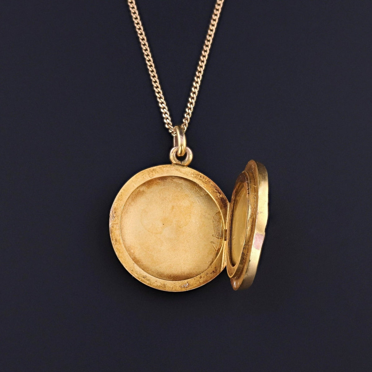 Art Nouveau Women Locket of 10k Gold Engraved with Elizabeth - Trademark Antiques