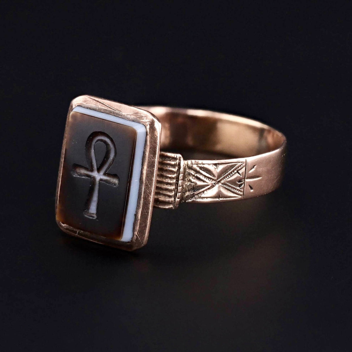 Banded Agate Ankh Intaglio Ring of 10k Gold - Trademark Antiques