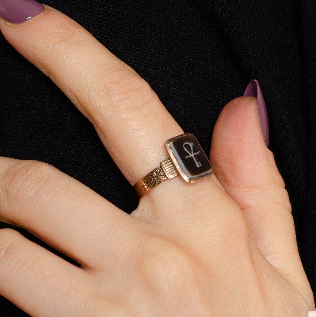 Banded Agate Ankh Intaglio Ring of 10k Gold - Trademark Antiques