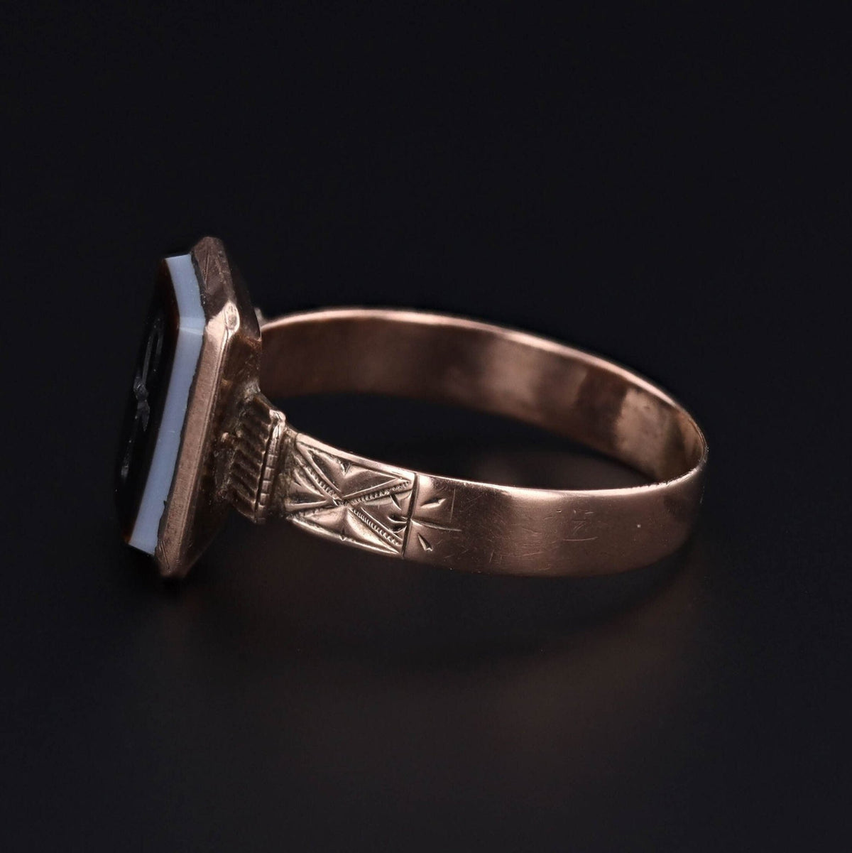 Banded Agate Ankh Intaglio Ring of 10k Gold - Trademark Antiques