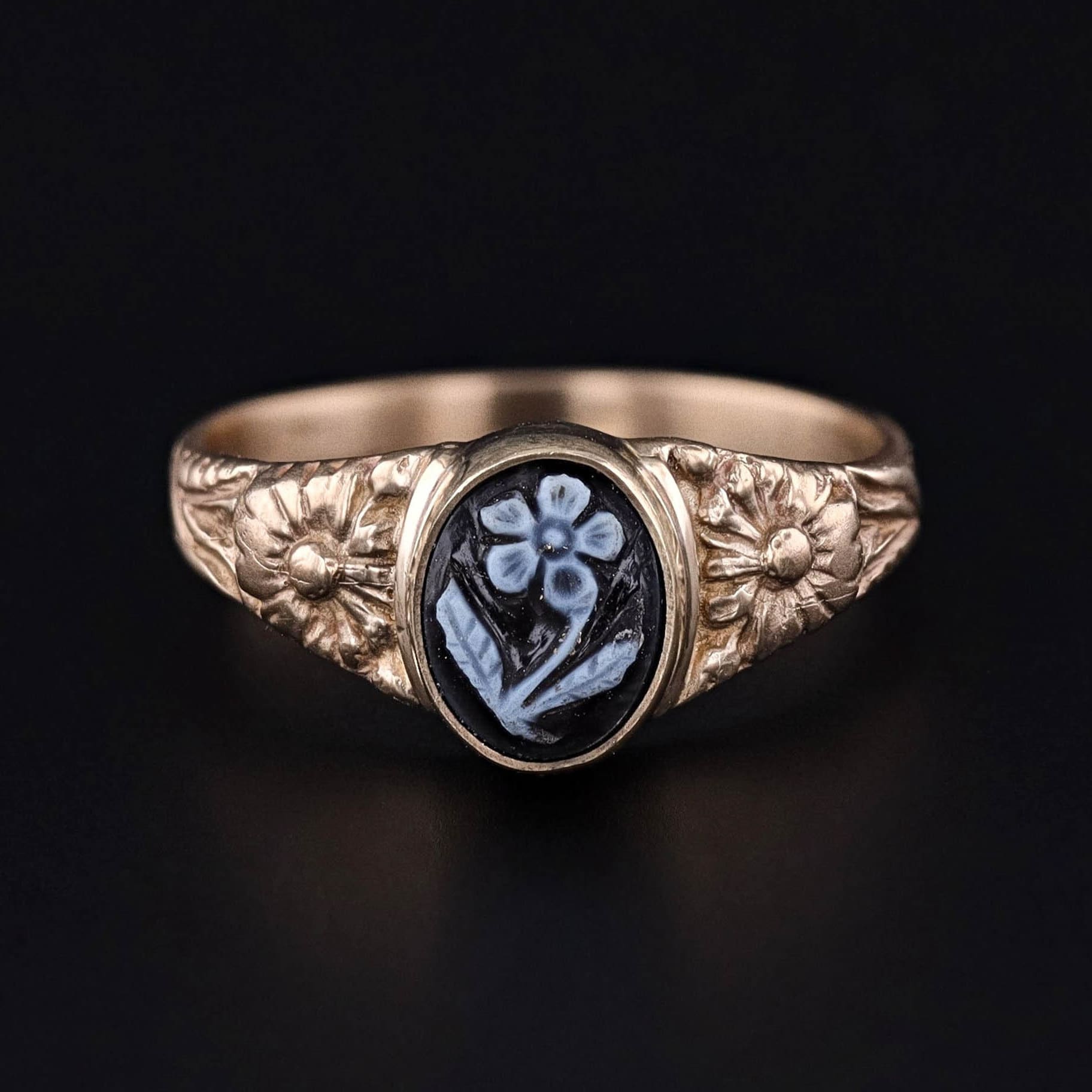 Banded Agate Flower Ring of 14k Gold - Trademark Antiques
