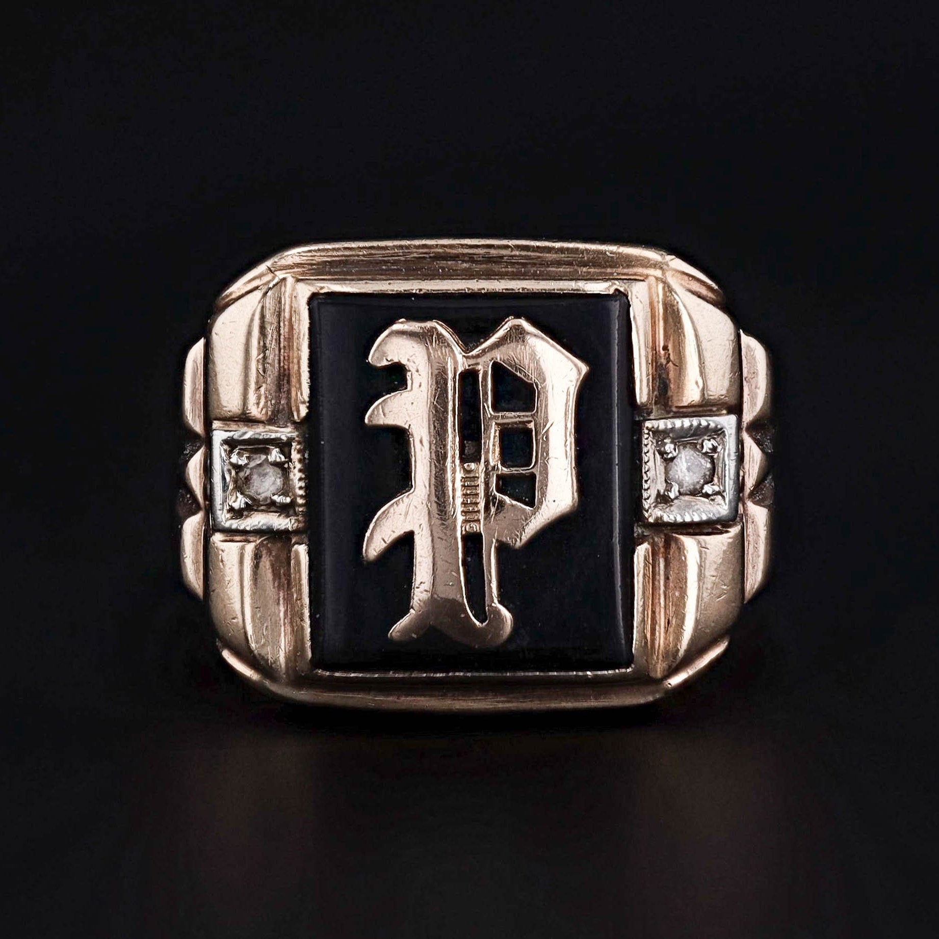 Vintage Onyx 'P' Initial Ring of 10k Gold