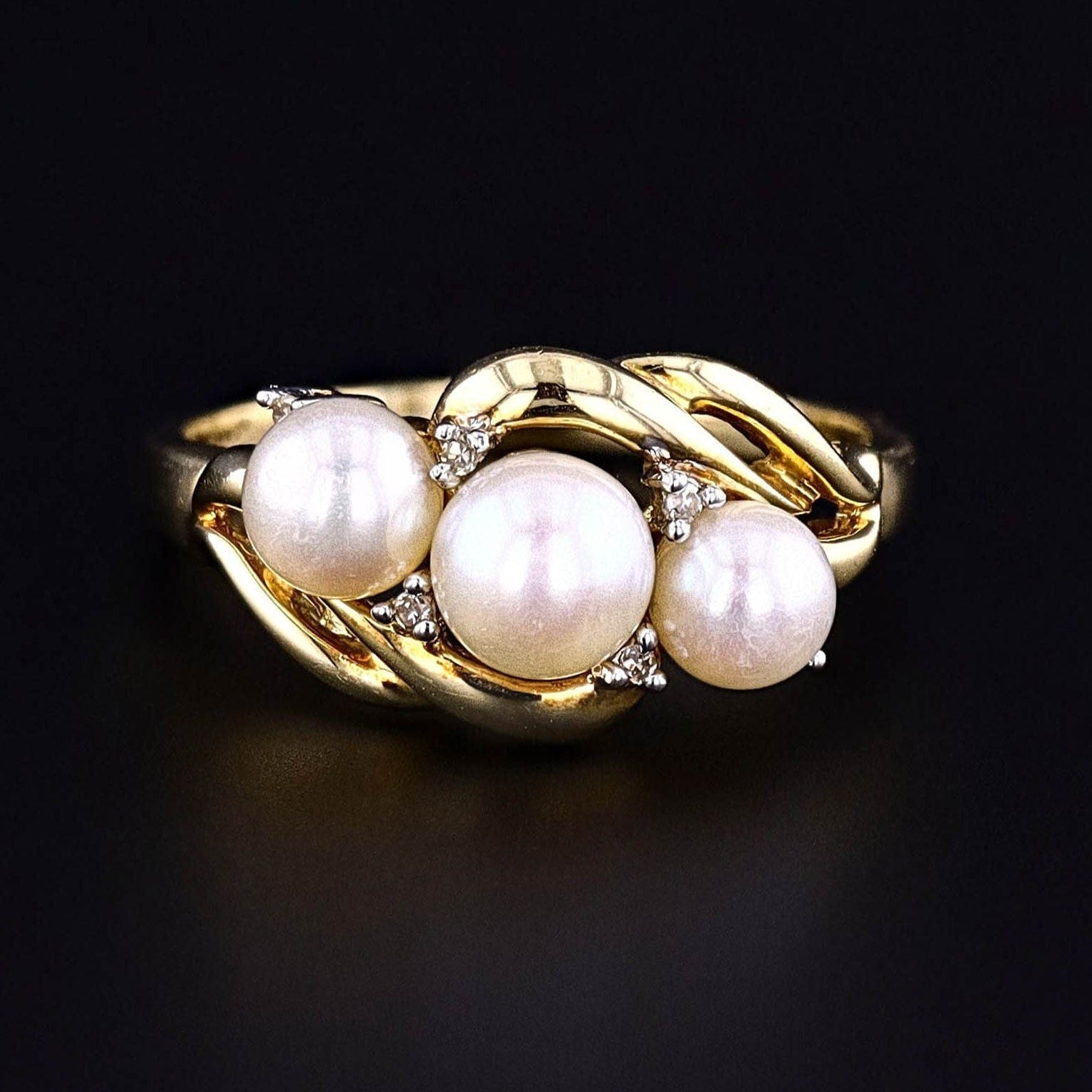 Vintage Pearl Ring of 10k Gold
