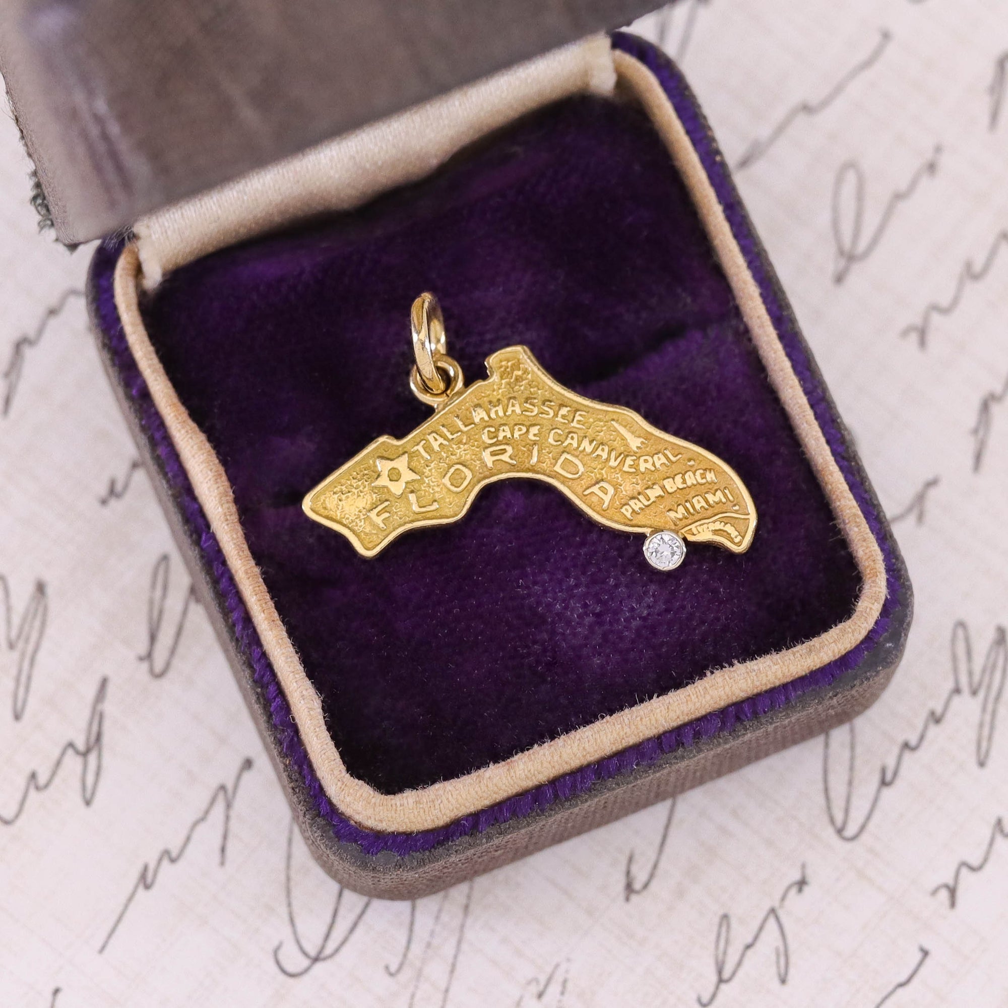 Vintage Florida Charm of 18k Gold