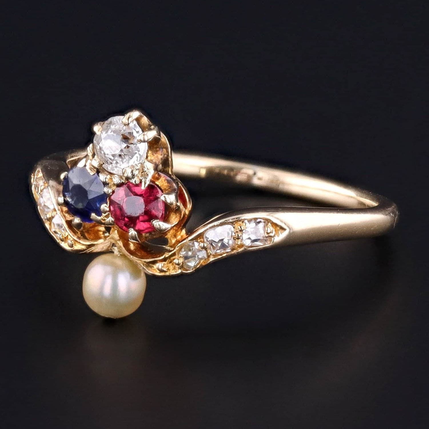 Antique Victorian Gemstone Ring of 18k Gold