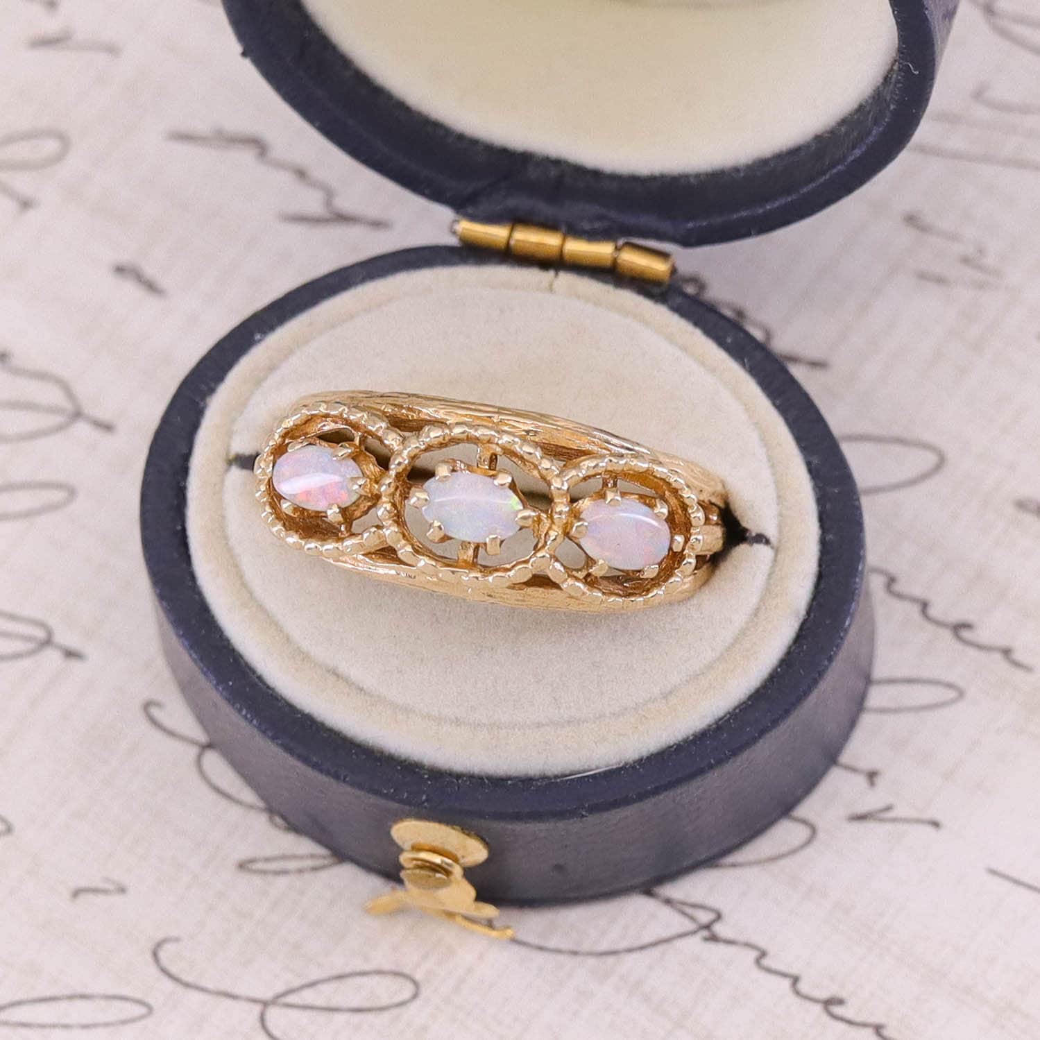 Vintage Opal Ring of 14k Gold