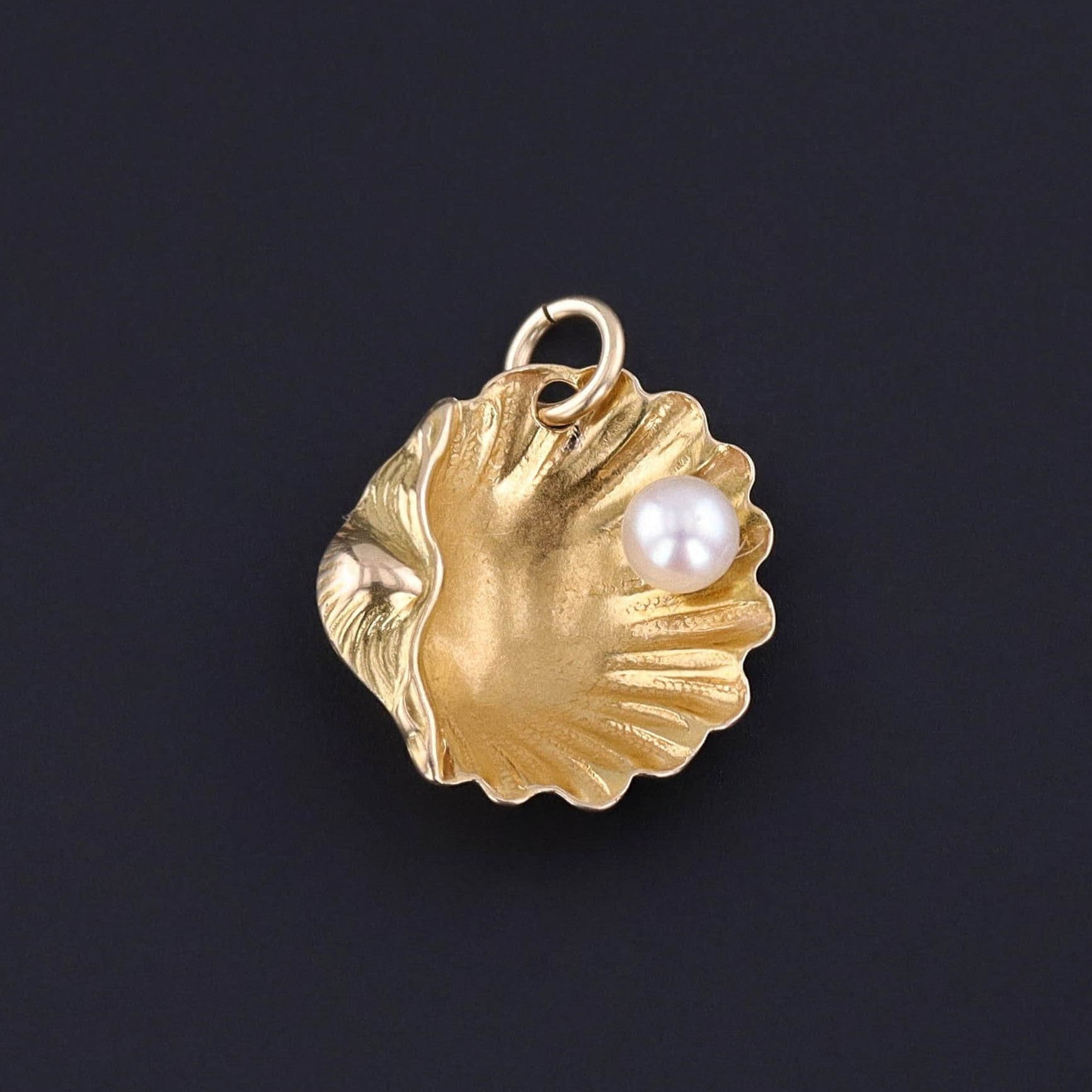 Vintage Shell Charm of 15ct Gold